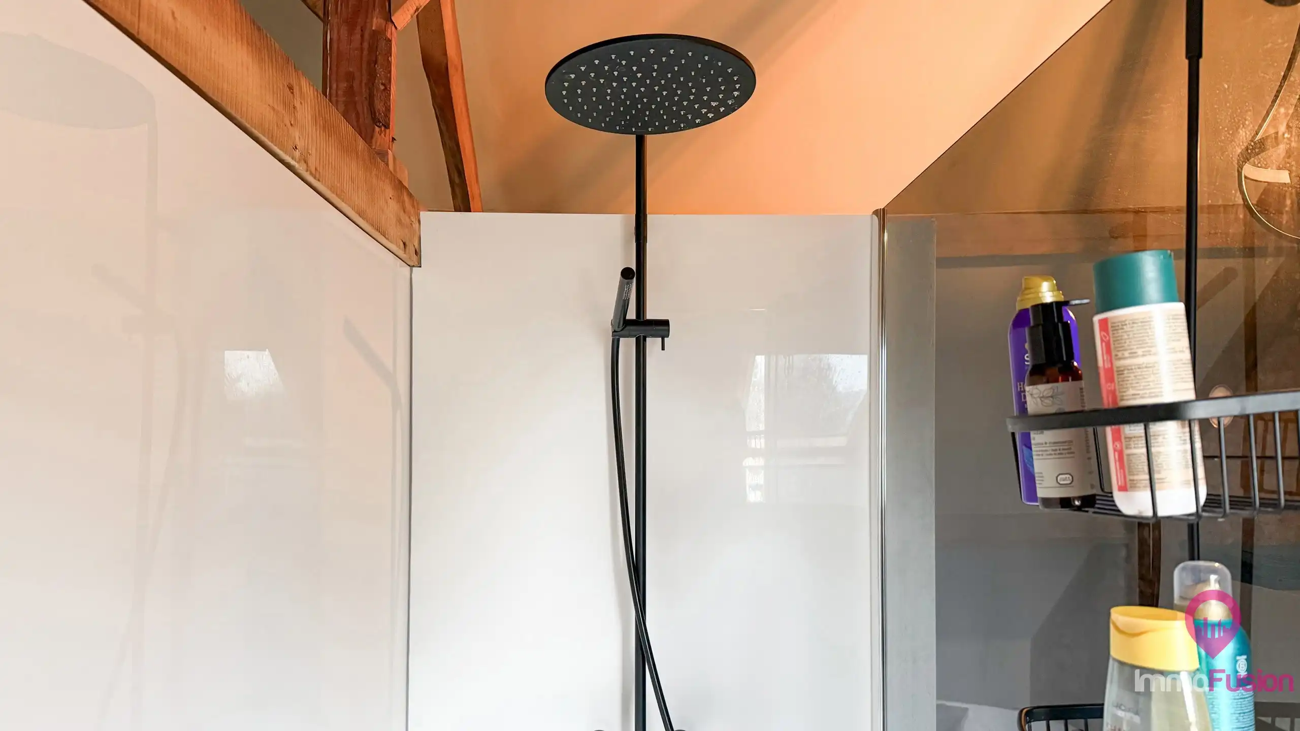 Gerenoveerde landelijk moderne woning op 28 are met 4 suites! foto 36