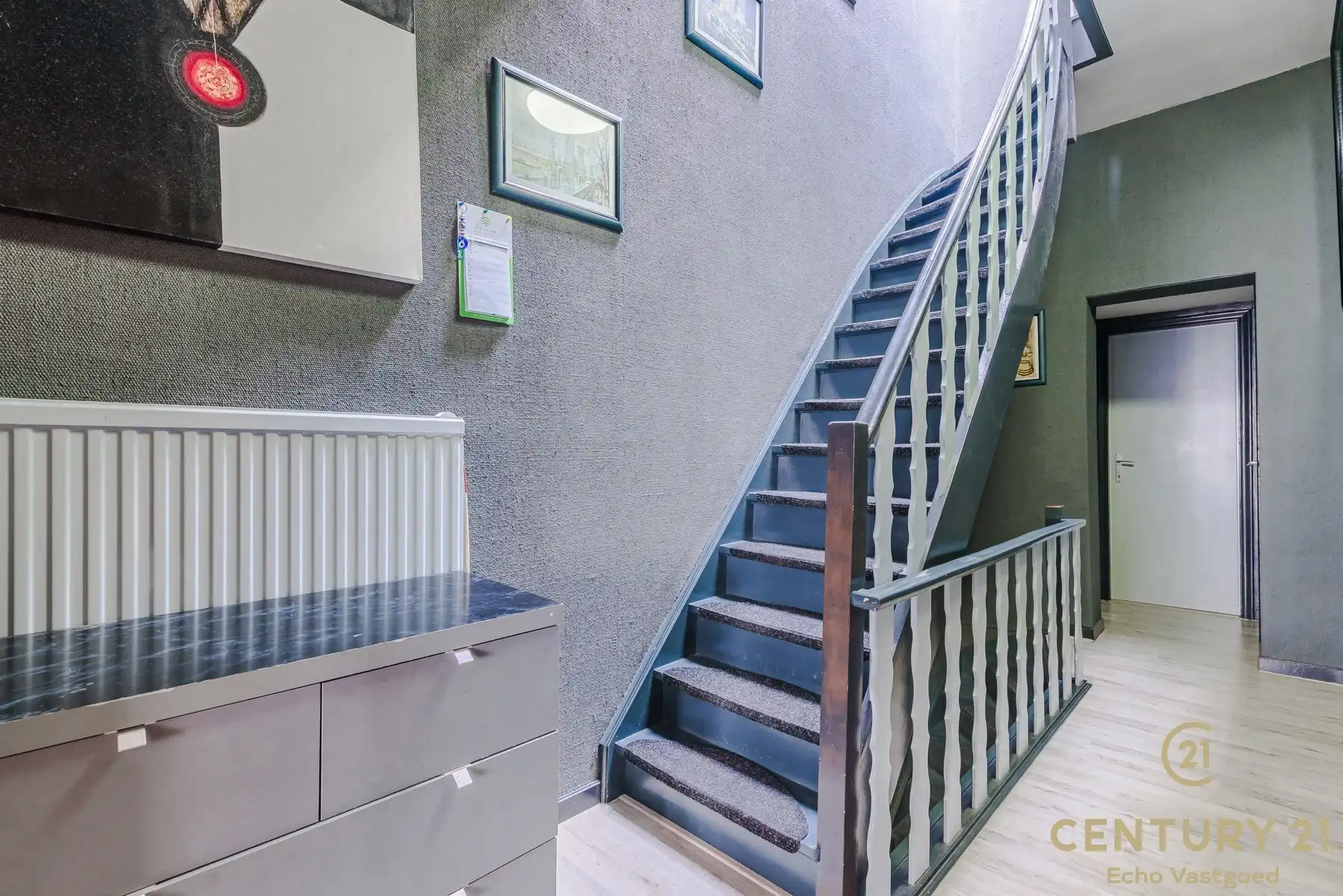 Ruim, startklaar handelspand met woonst op toplocatie foto 18