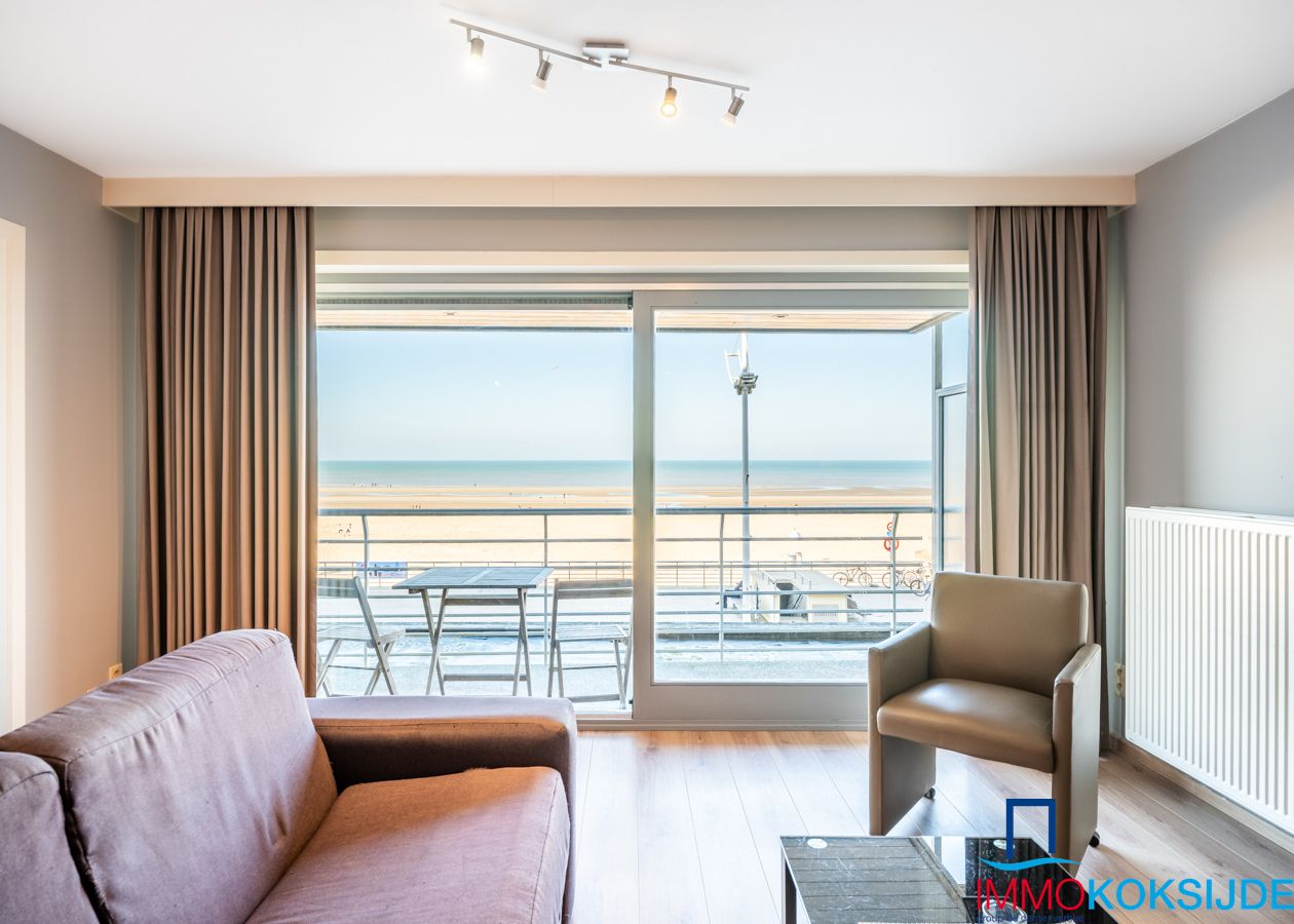 Modern appartement met 2 slaapkamers en frontaal zeezicht foto {{pictureIndex}}