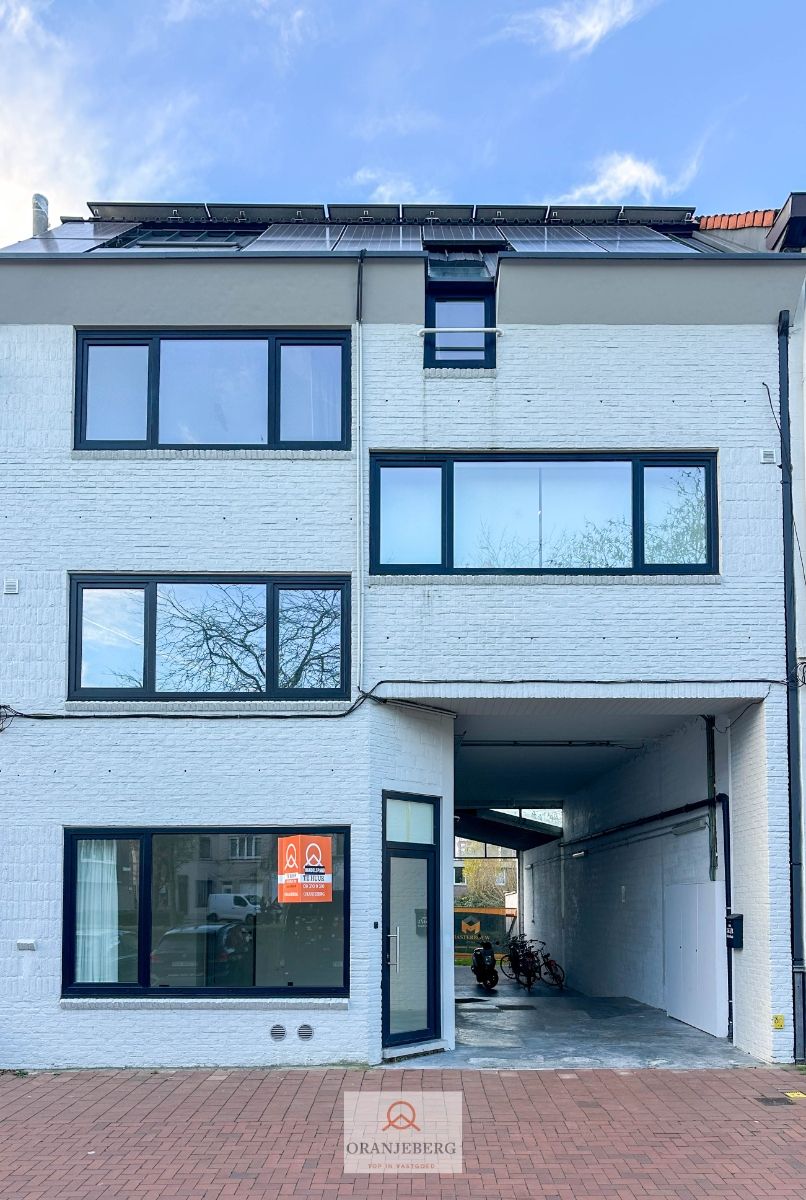 Lichtrijke handels-/ kantoorruime te koop te Sint-Amandsberg foto 3