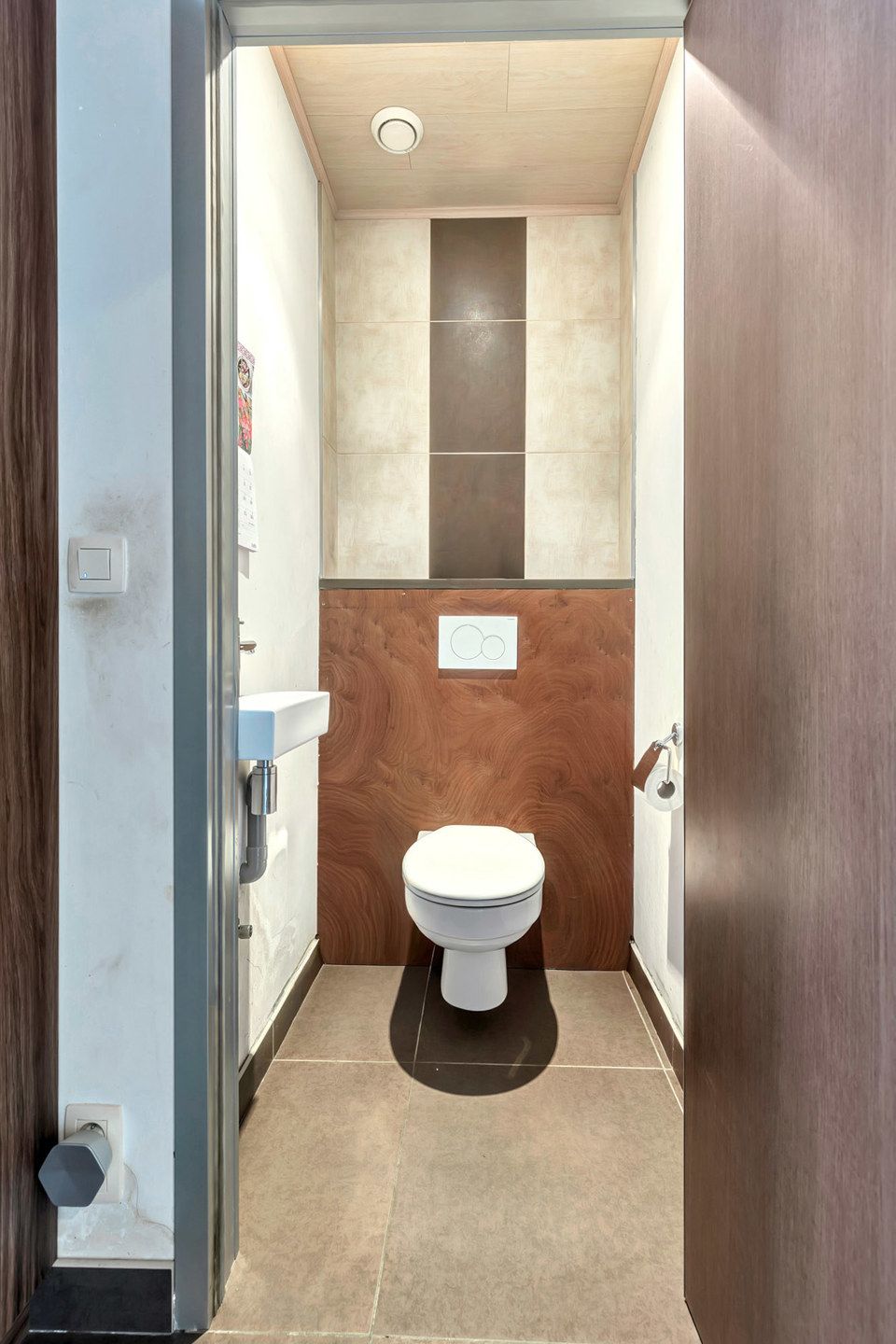 Instapklare gesloten woning met achteruitweg en garage  foto 7