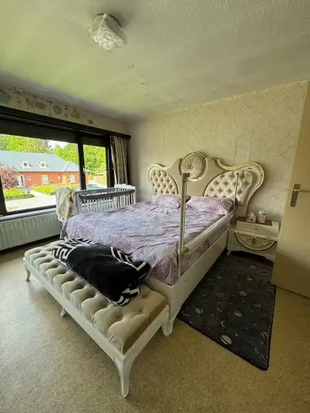 Halfopen gezinswoning met 3 slaapkamers en een grote tuin. foto 22