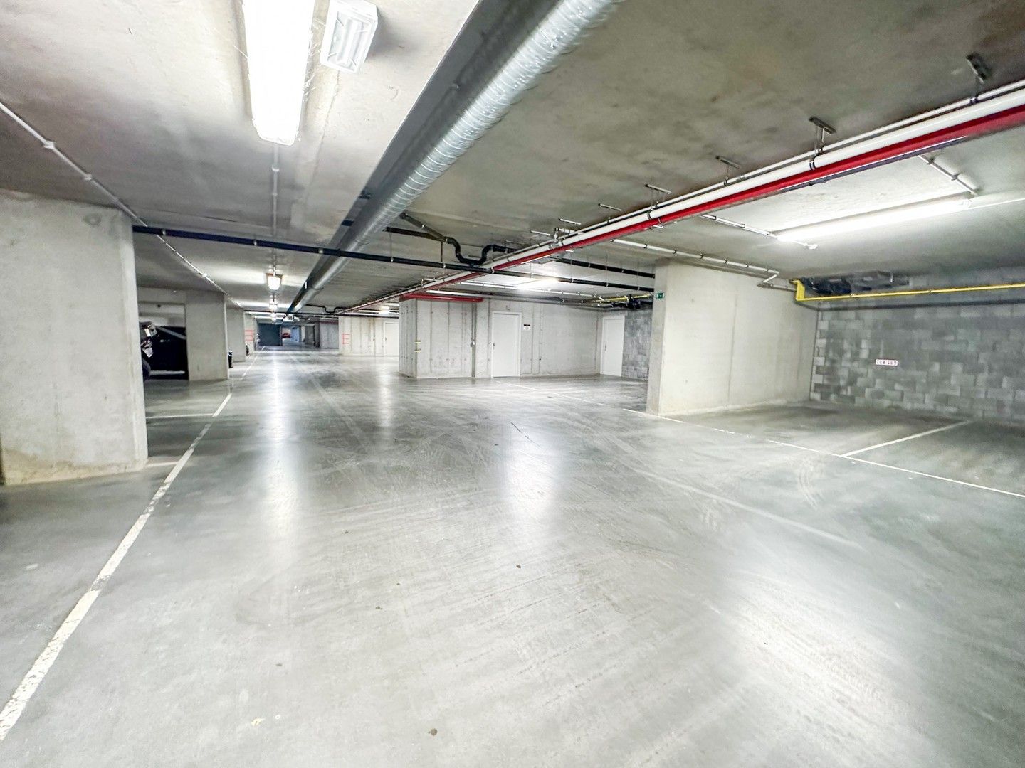 Ondergrondse parkeerplaats foto {{pictureIndex}}