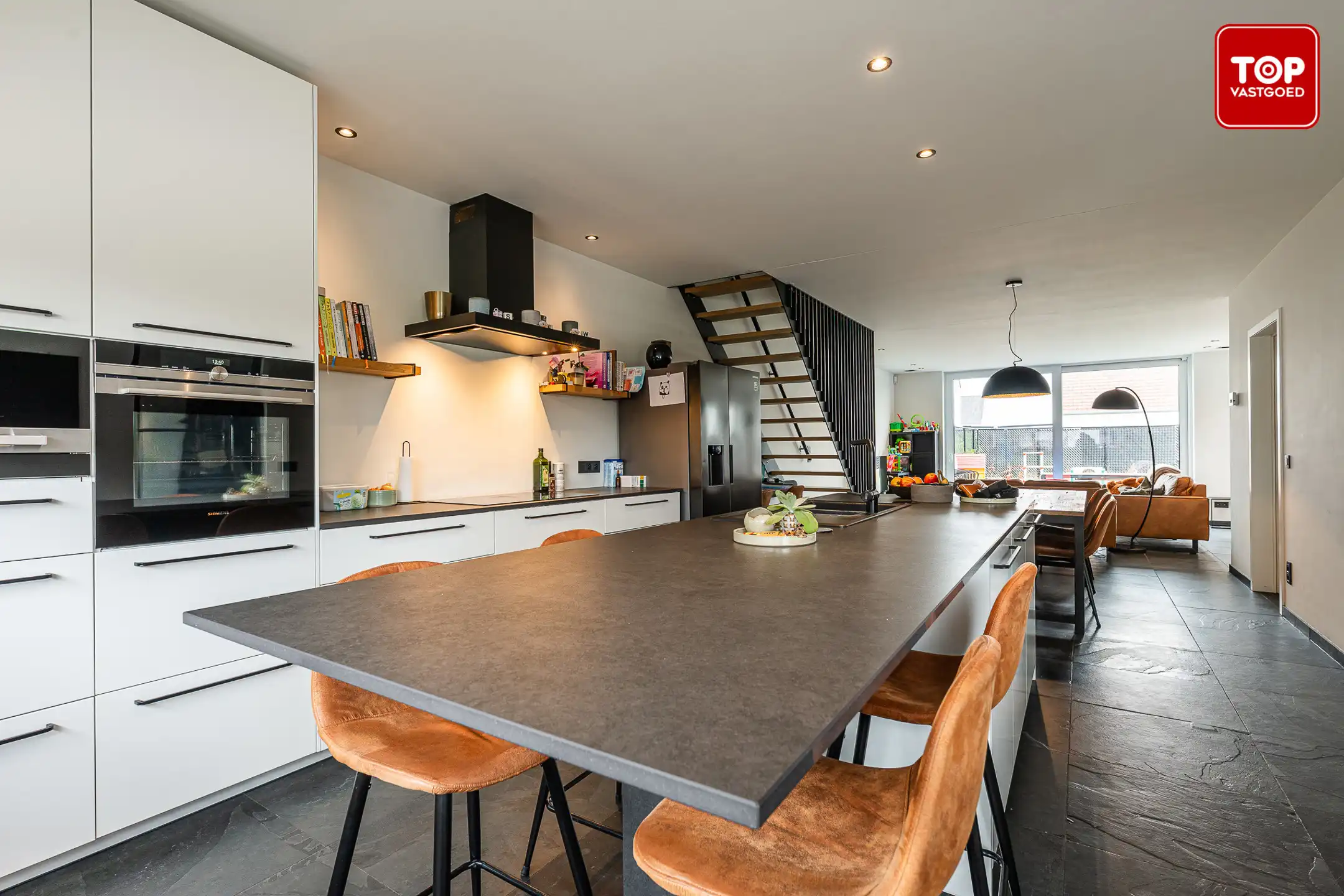 Stijlvolle en energiezuinige gezinswoning met hoogwaardige materialen en zonnige tuin foto 4