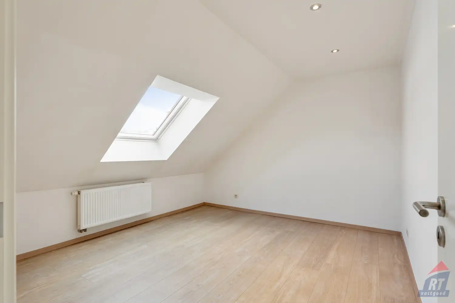 Veelzijdig pand met praktijkruimte en duplex appartement op toplocatie in Sint-Truiden foto 29