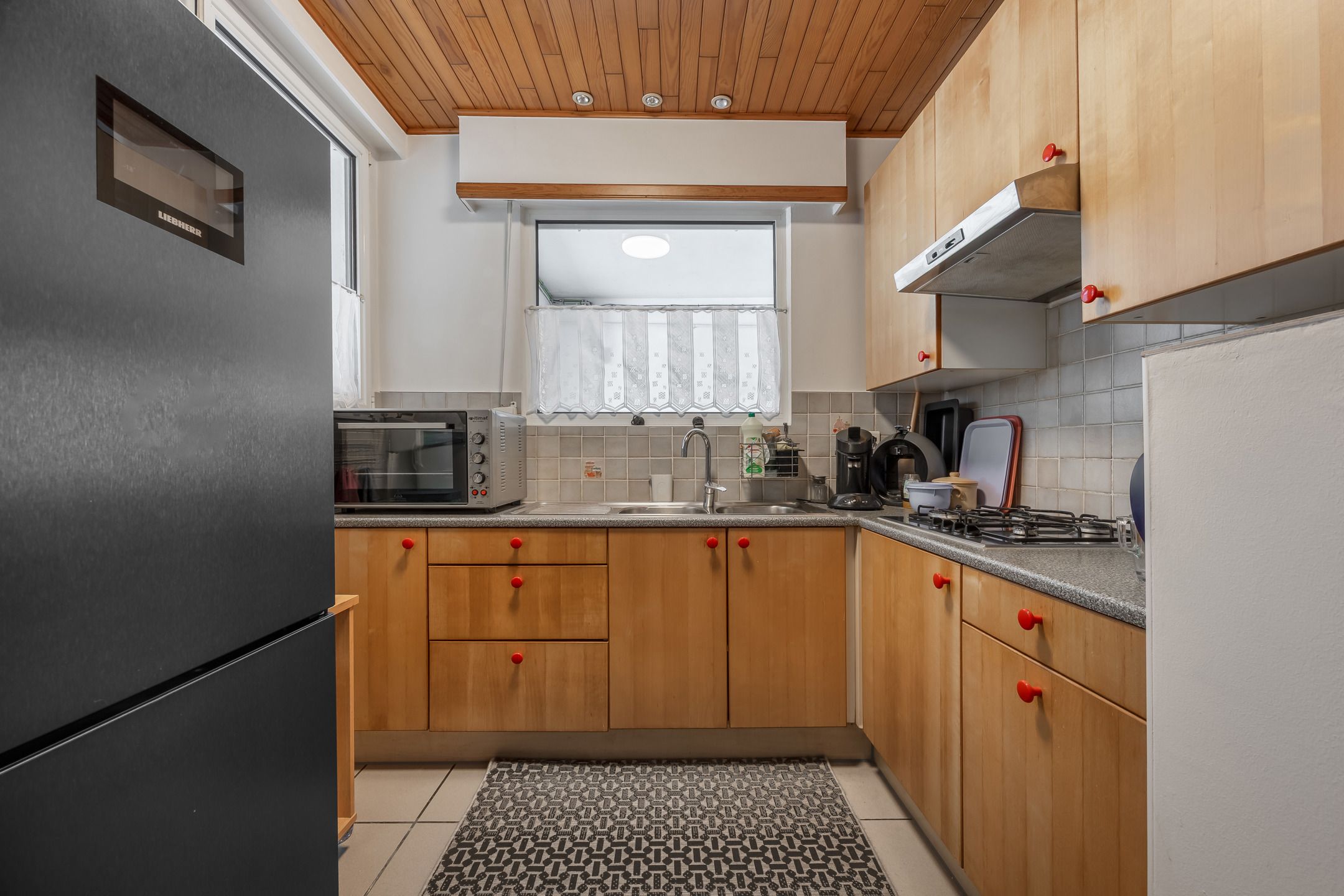 woonhuis opgedeeld in 3 appartementen, 2 grote garages en magazijn met 22 autostaanplaatsen en 3 plaatsen voor fietsen en moto's foto 20