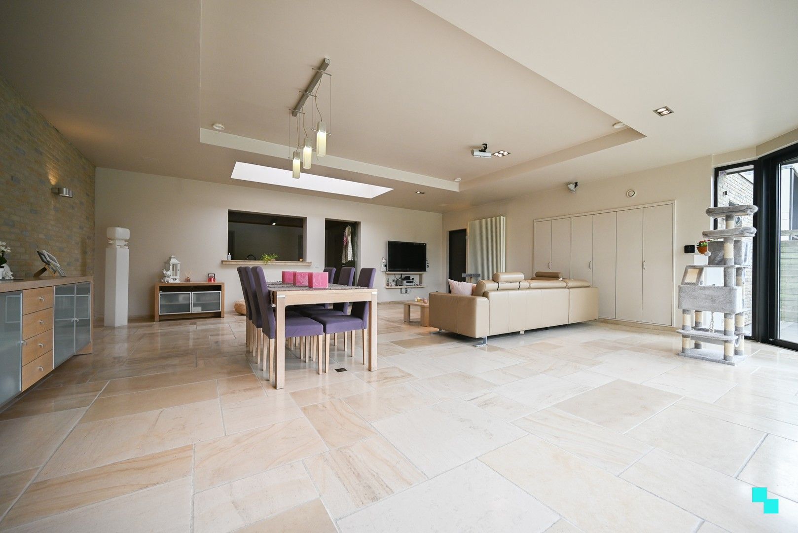 Verrassend ruime woning met 4 slaapkamers te Roeselare foto 8