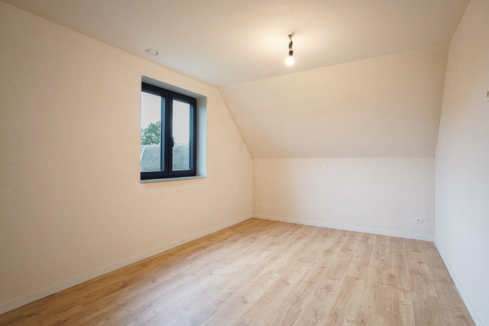 Moderne halfopen nieuwbouw woning op 356 m² met hoogwaardige afwerking foto 9