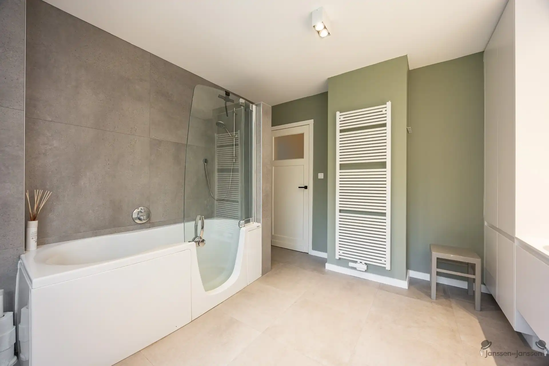 Exclusieve villa op 10.500 m² op residentiële toplocatie foto 22