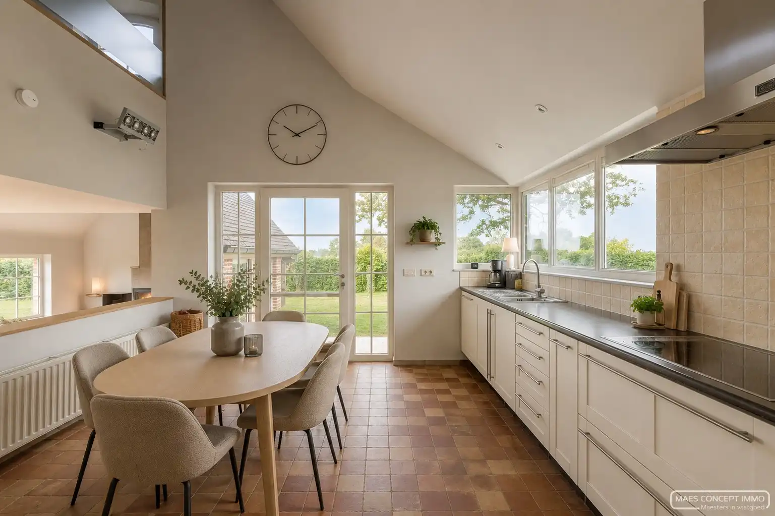 Uitzonderlijk gelegen villa met polyvalent bijgebouw op 3500 m², omringd door groen en landerijen foto 9