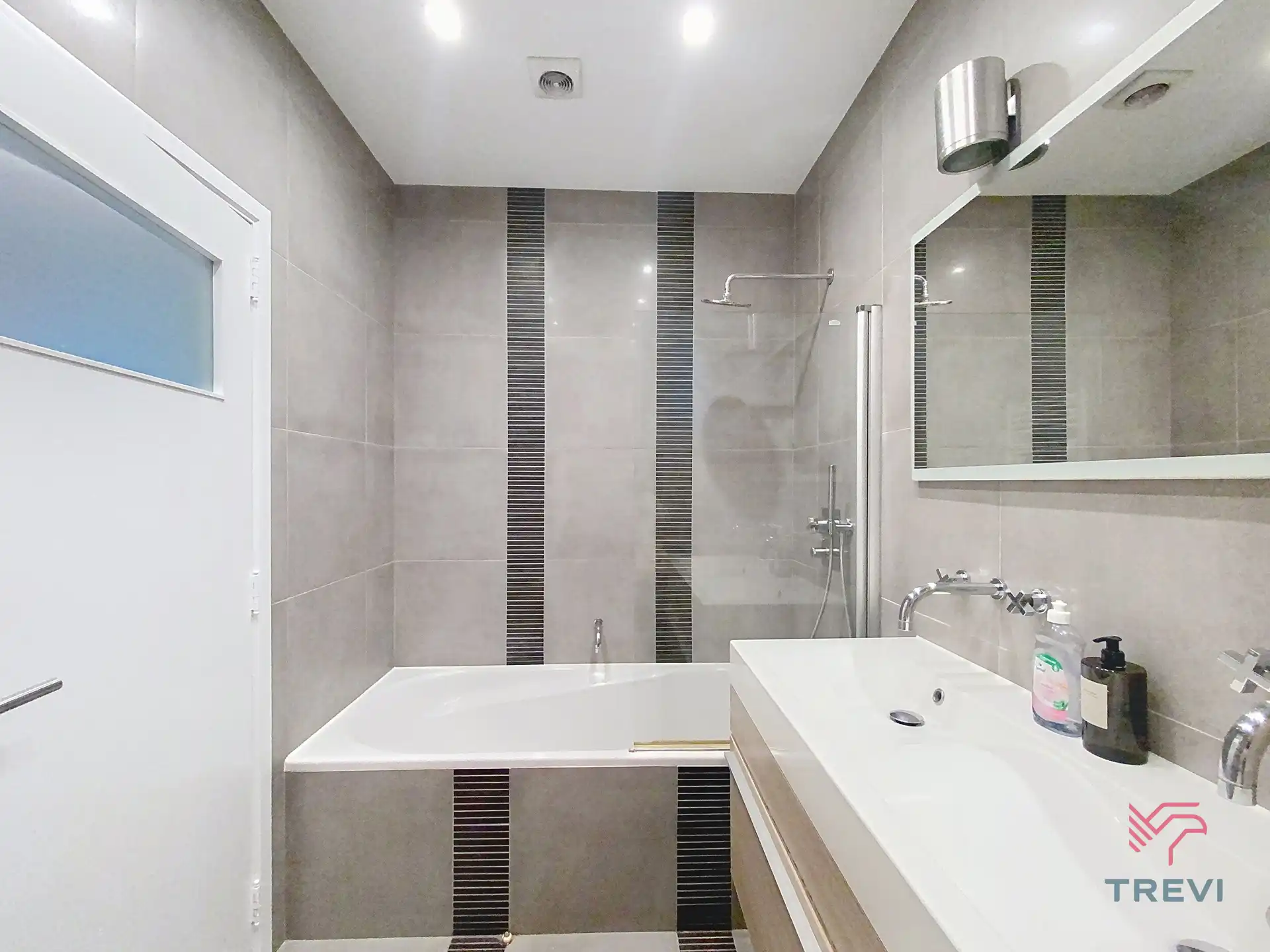 Prachtig gemeubileerd appartement met 2 slaapkamers! foto 18