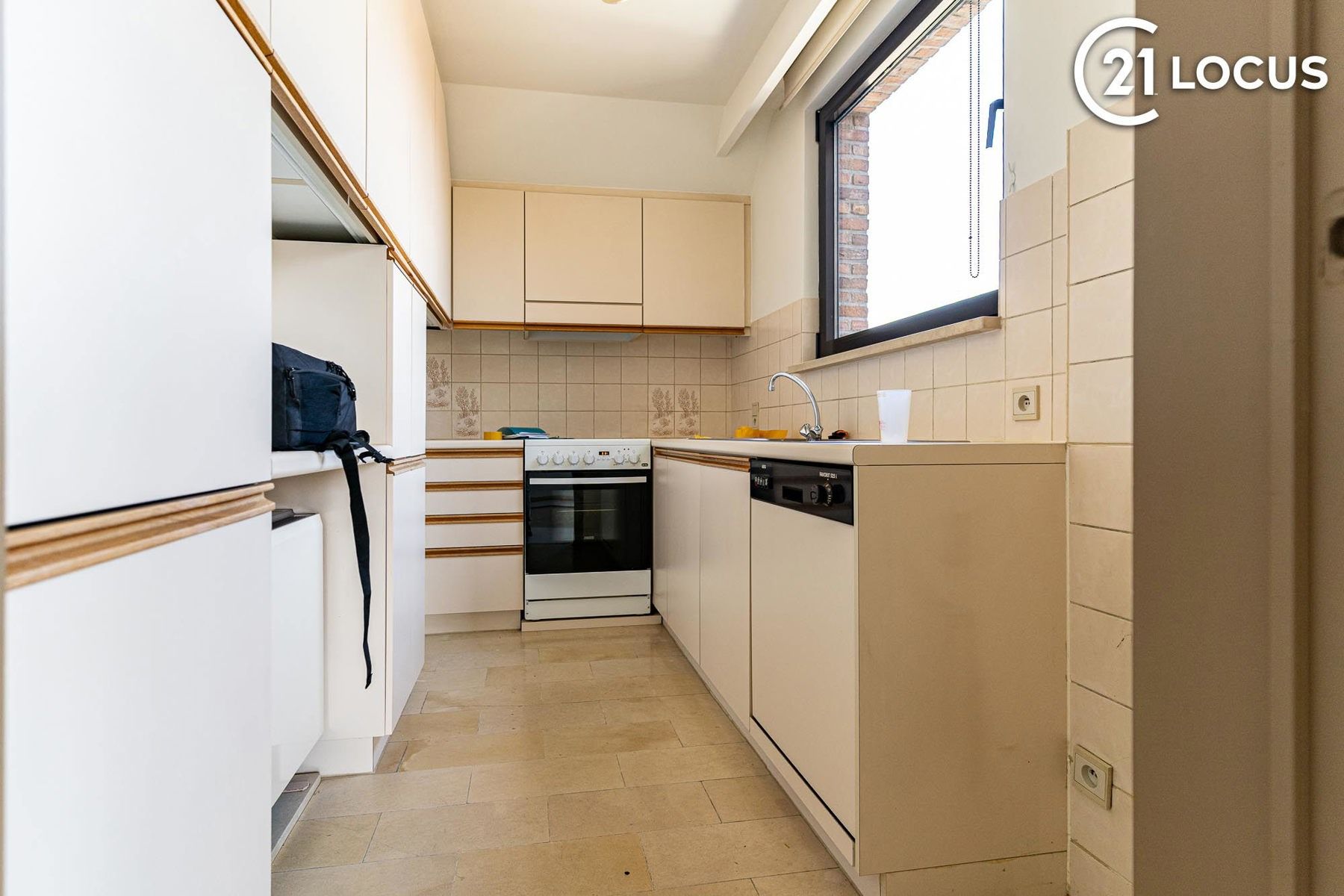 Mooi ruim & lichtrijk appartement centrum Kruibeke te Huur ! foto 6