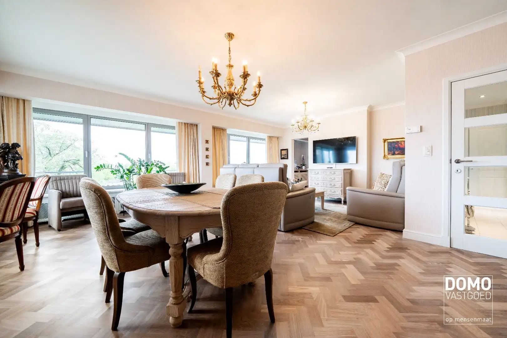 Stijlvol wonen in hartje Hasselt met een uniek uitzicht over het Kolonel Dusartplein foto 8