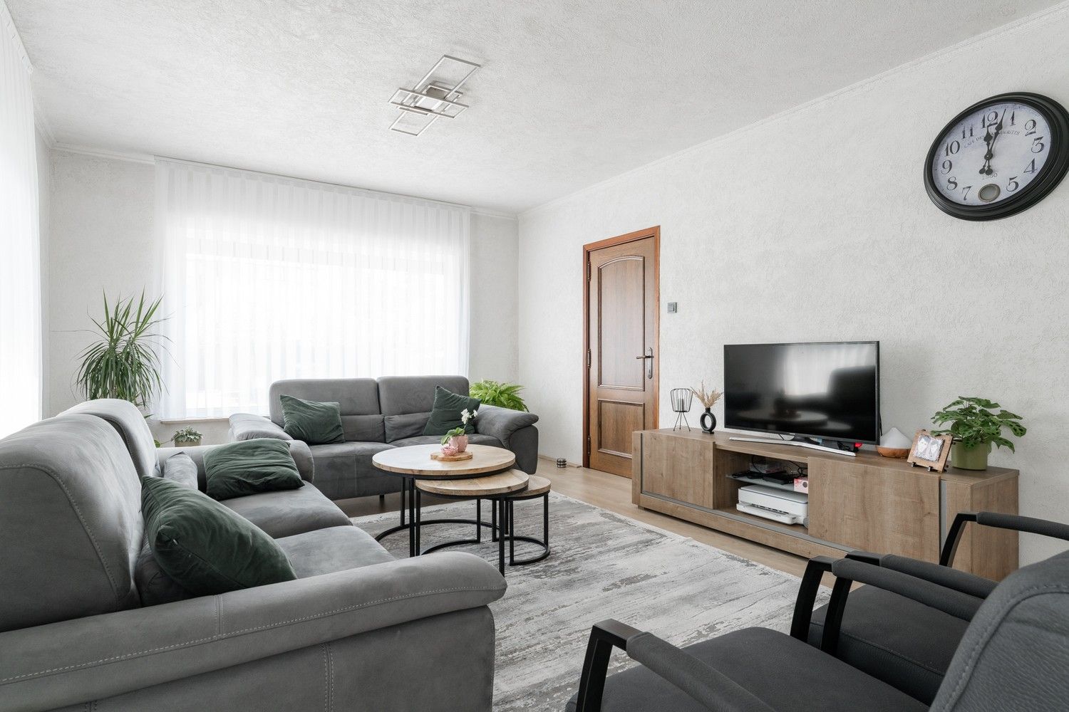 Vrijstaande ruime woning op toplocatie in Lommel! foto 5