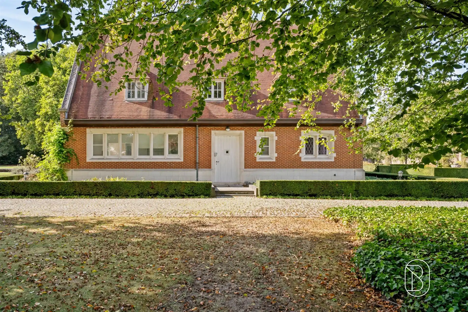 Landhuis-villa in Deerlijk omgeven door groen met 4 kamers foto 13