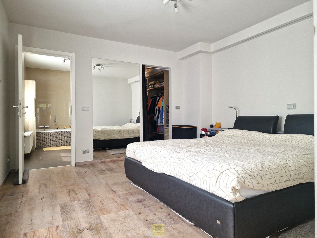 Ruim en instapklaar appartement met terras in het hart van Ninove foto 8