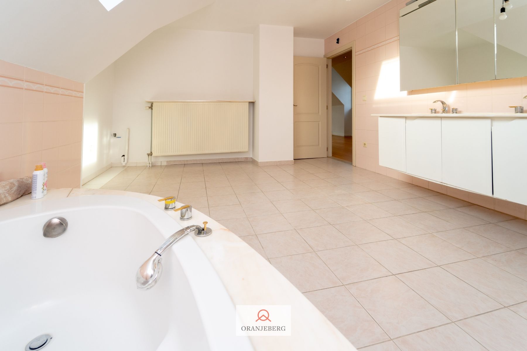 Zeer ruim 4 slaapkamer appartement (230 m²) foto 17