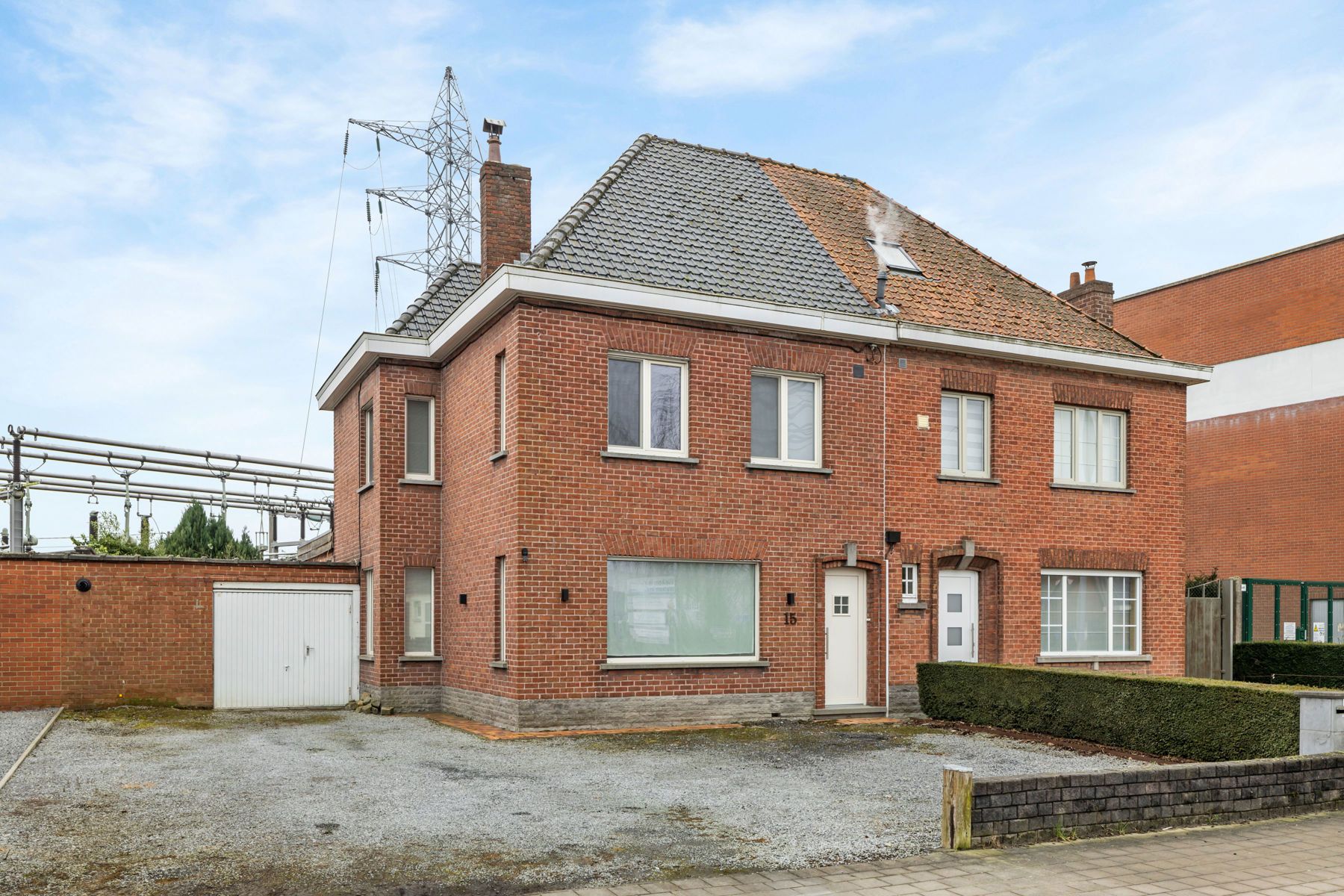 Charmante gerenoveerde woning met ruime garage & magazijn foto 30
