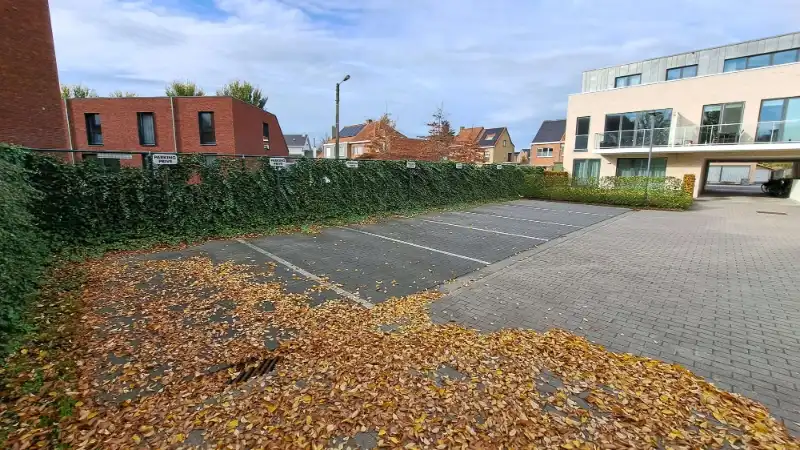 AUTOSTANDPLAATS te koop in de Wittemolenstraat in Sint-Michiels Brugge foto 2