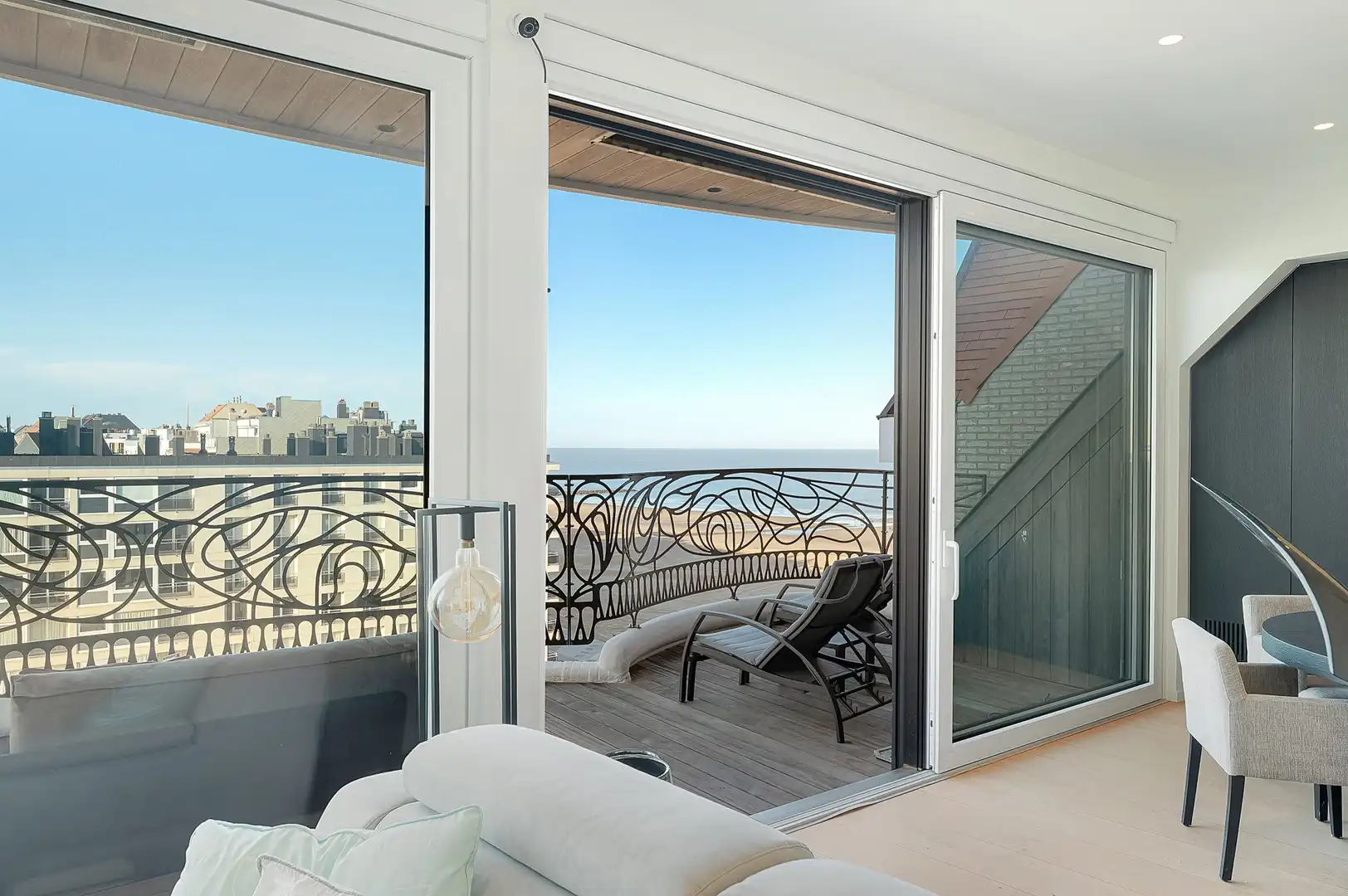 Uitzonderlijke penthouse met een gevelbreedte van 12m en panoramisch zeezicht in de standingvolle residentie Plaza op het Albertplein. foto 5