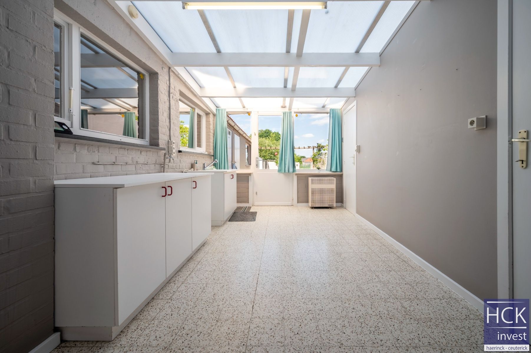 WINGENE - Kraaknette woning met 3 SLPK, inpandige garage én tuin foto 9