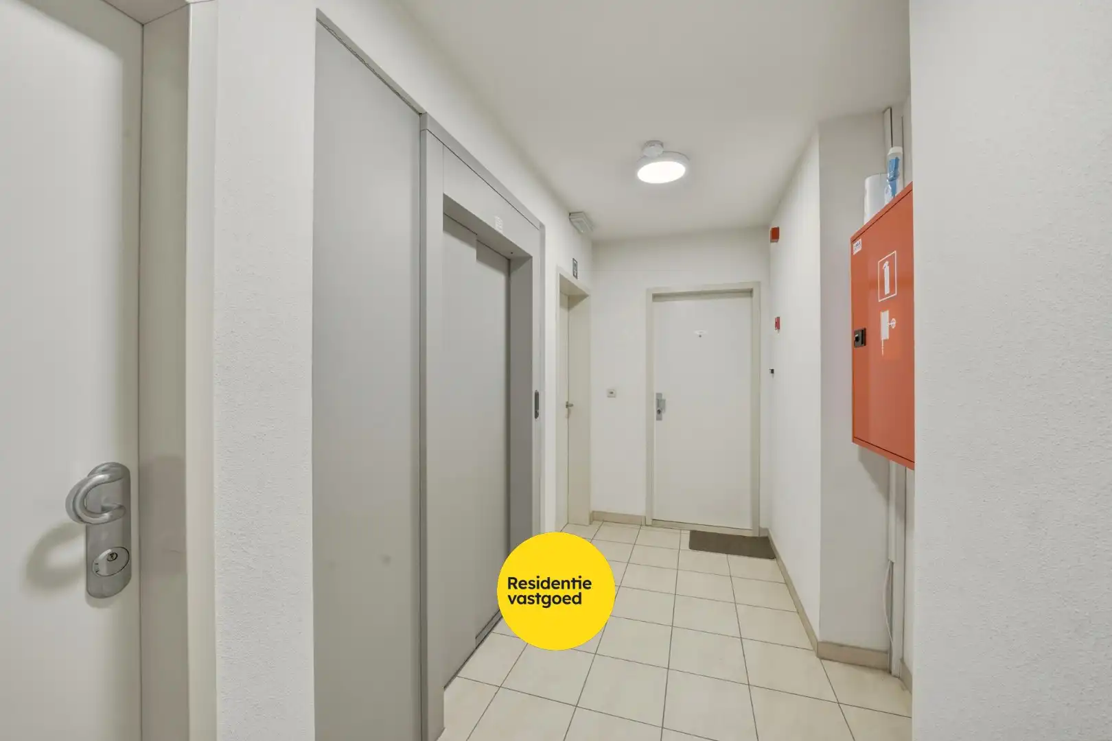 Instapklaar 3- slaapkamerappartement op toplocatie aan het strand! foto 21