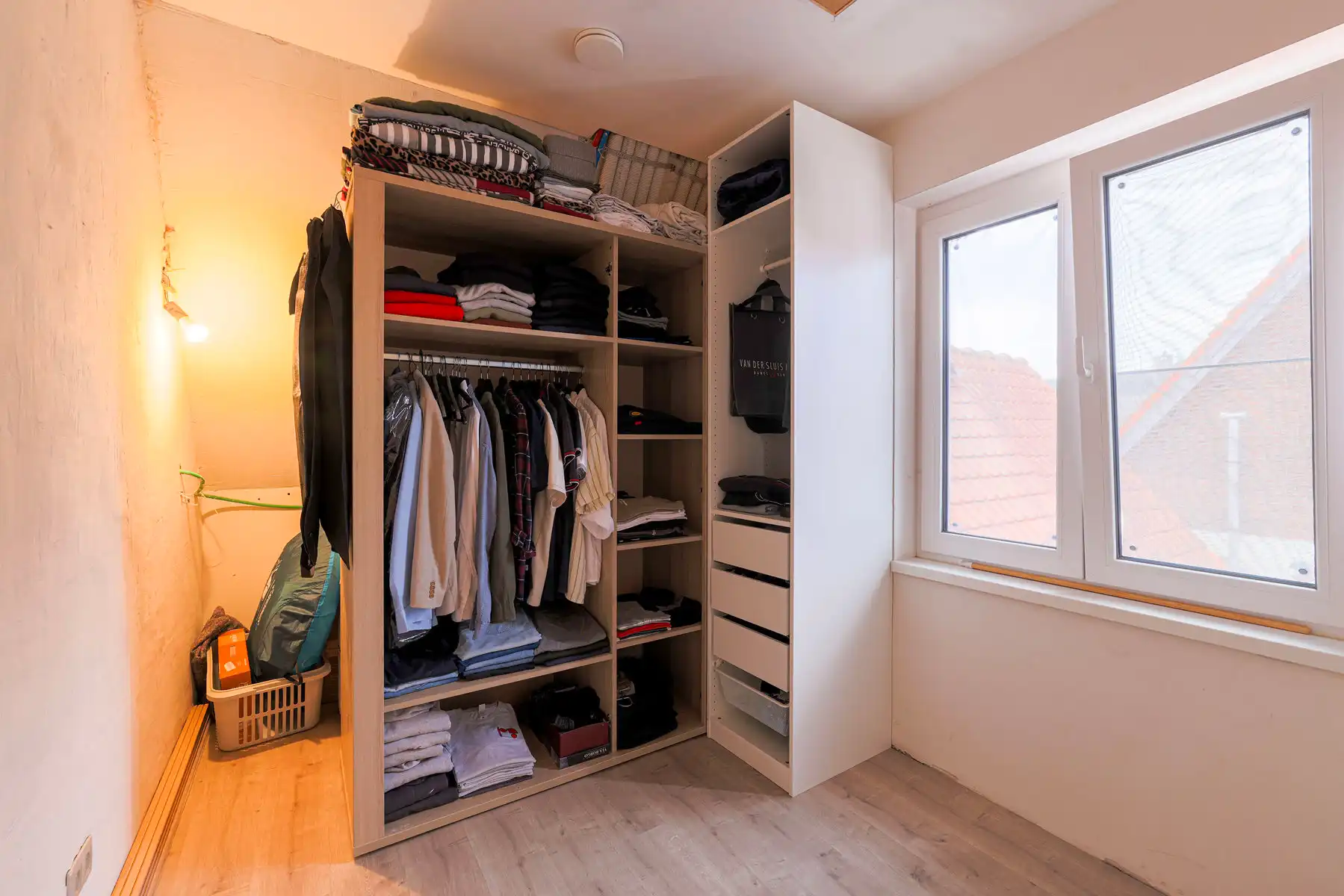 Gerenoveerde gezinswoning met 3/4 slaapkamers, garage en tuin foto 17