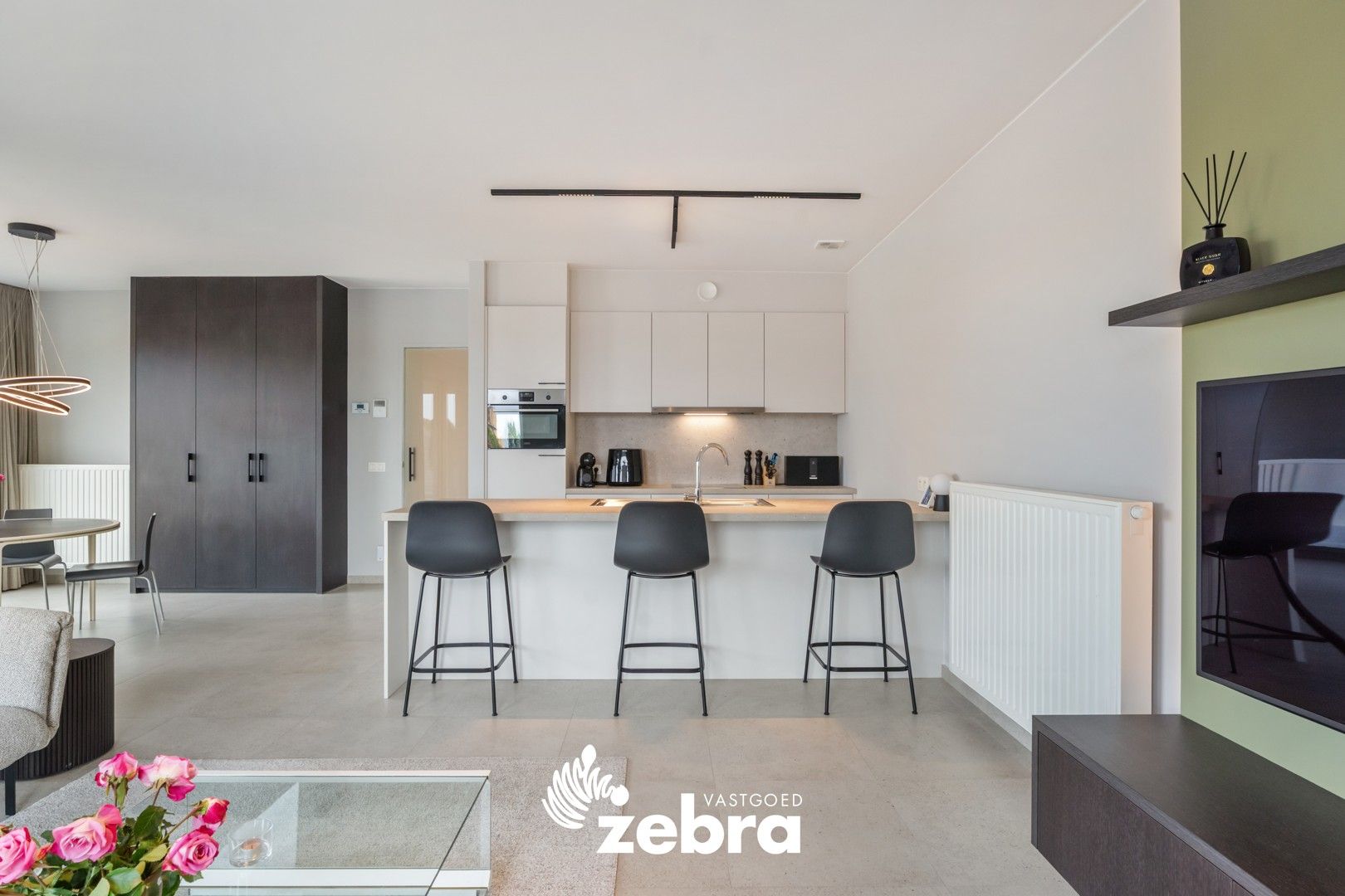 Recent tweeslaapkamerappartement met autostaanplaats vlak bij centrum Roeselare! foto 3