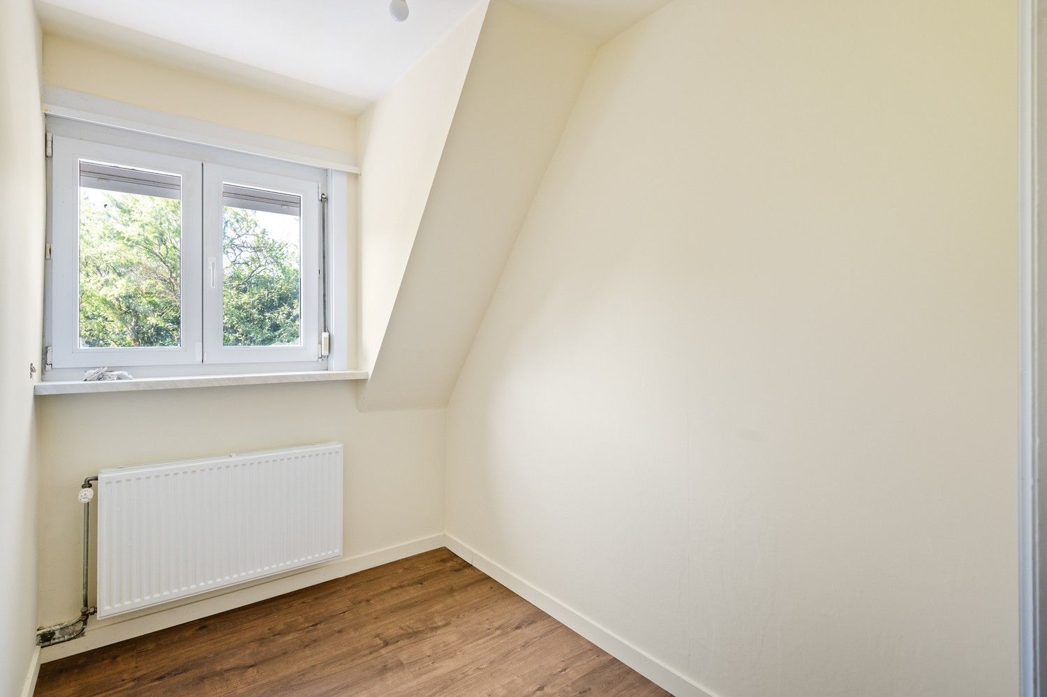 Gezellige woning met 3 slaapkamers, veranda en tuin te koop in top buurt te Ekeren! foto 15
