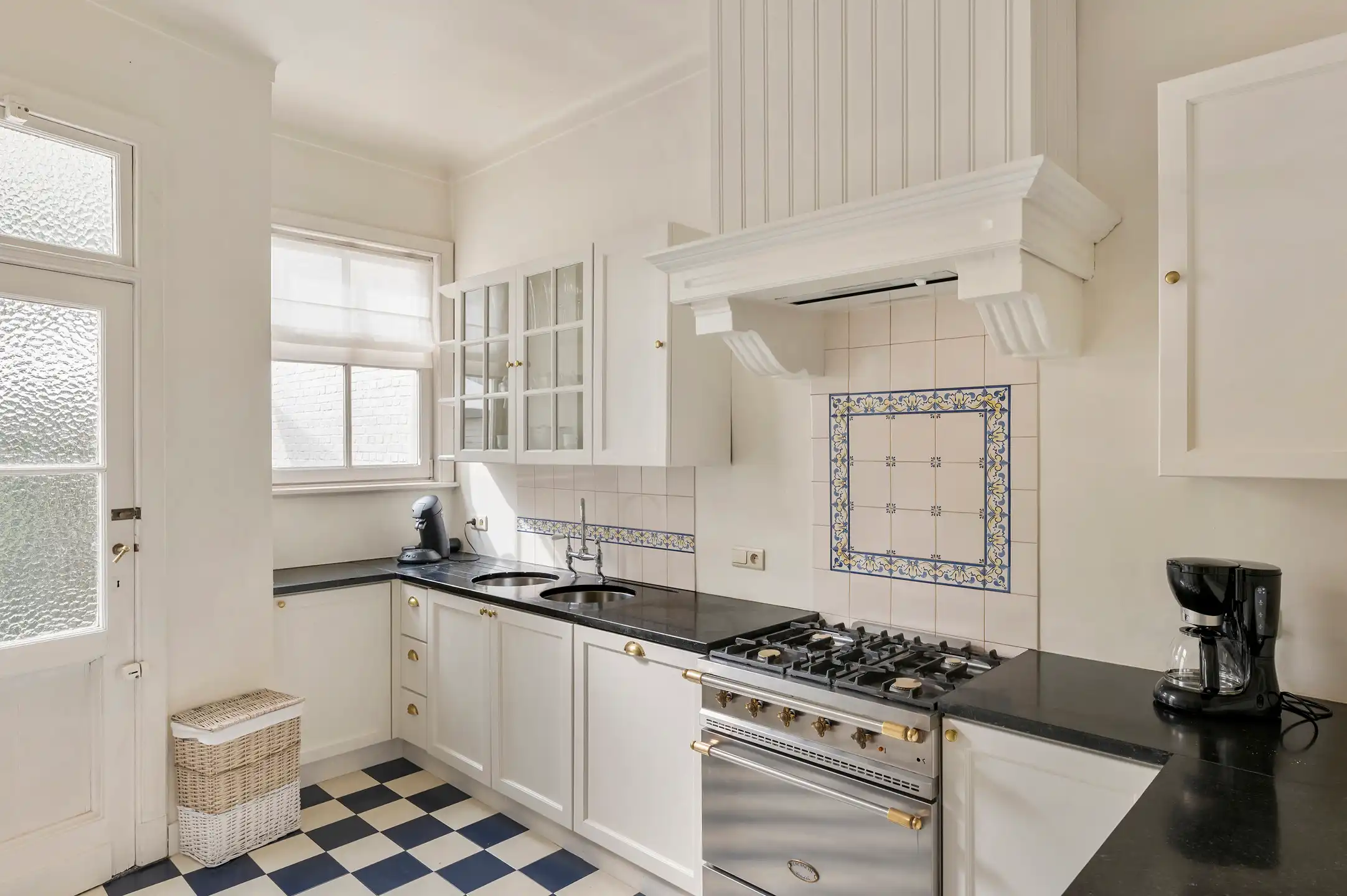 Statig herenhuis met praktijkruimte op toplocatie in Antwerpen foto 36