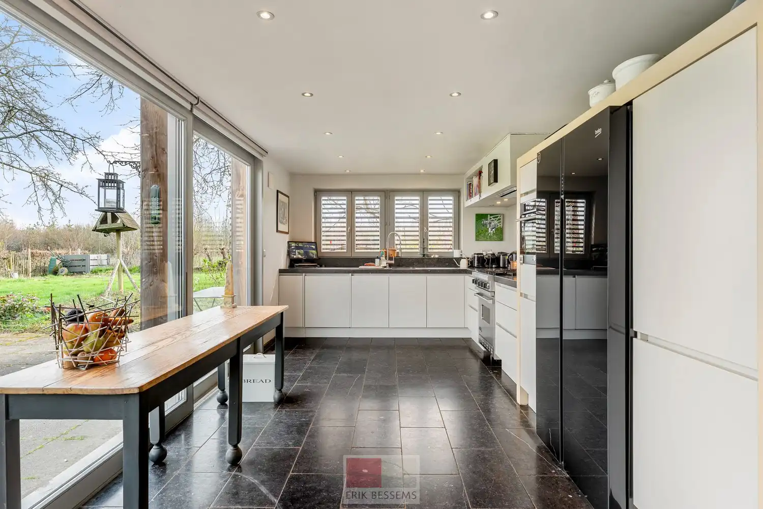 Een zeer karaktervol woonerf van maar liefst 3996 m² met bijzondere uitstraling, bestaande uit een prachtige hoofdwoning (voormalige schuur en stallen) en een charmant vakwerkhuis. foto 18