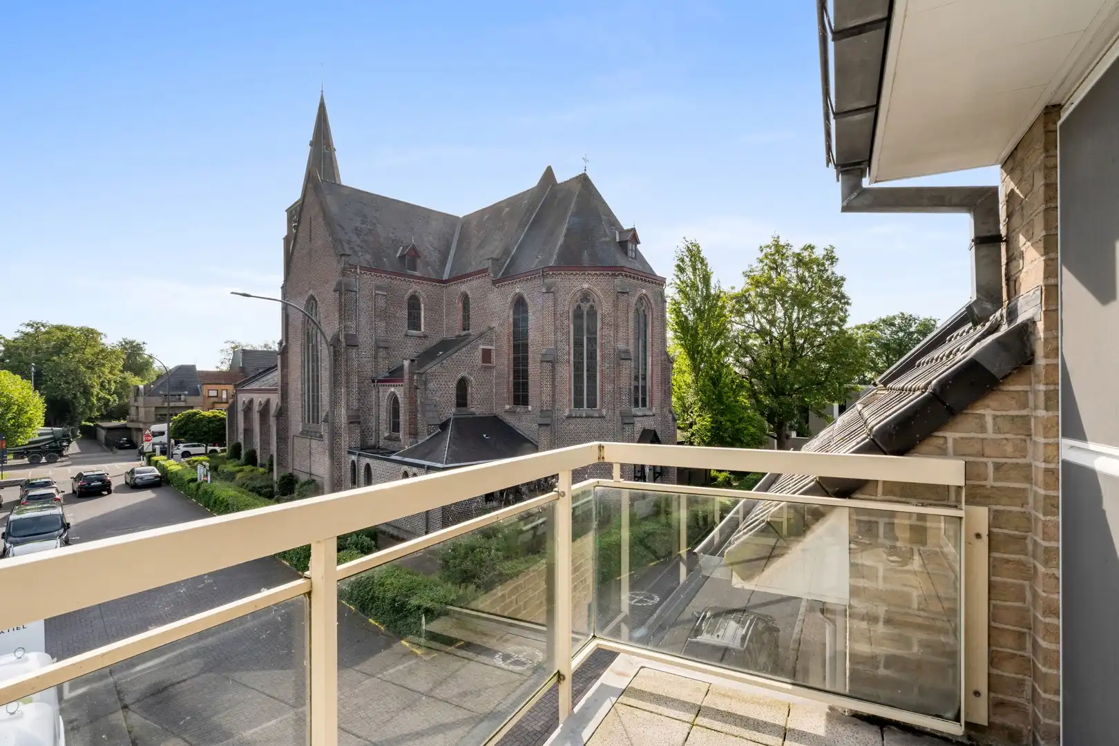Instapklaar appartement met garagebox aan de markt van Olsene foto 4