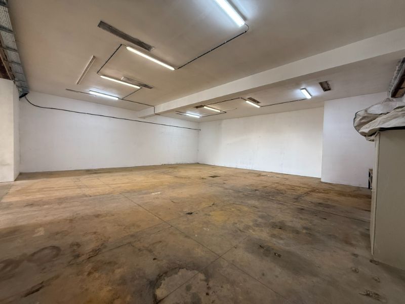 Gerenoveerd magazijn van 290 m² te huur in Ronse – uitstekende ligging langs de N48 foto 4
