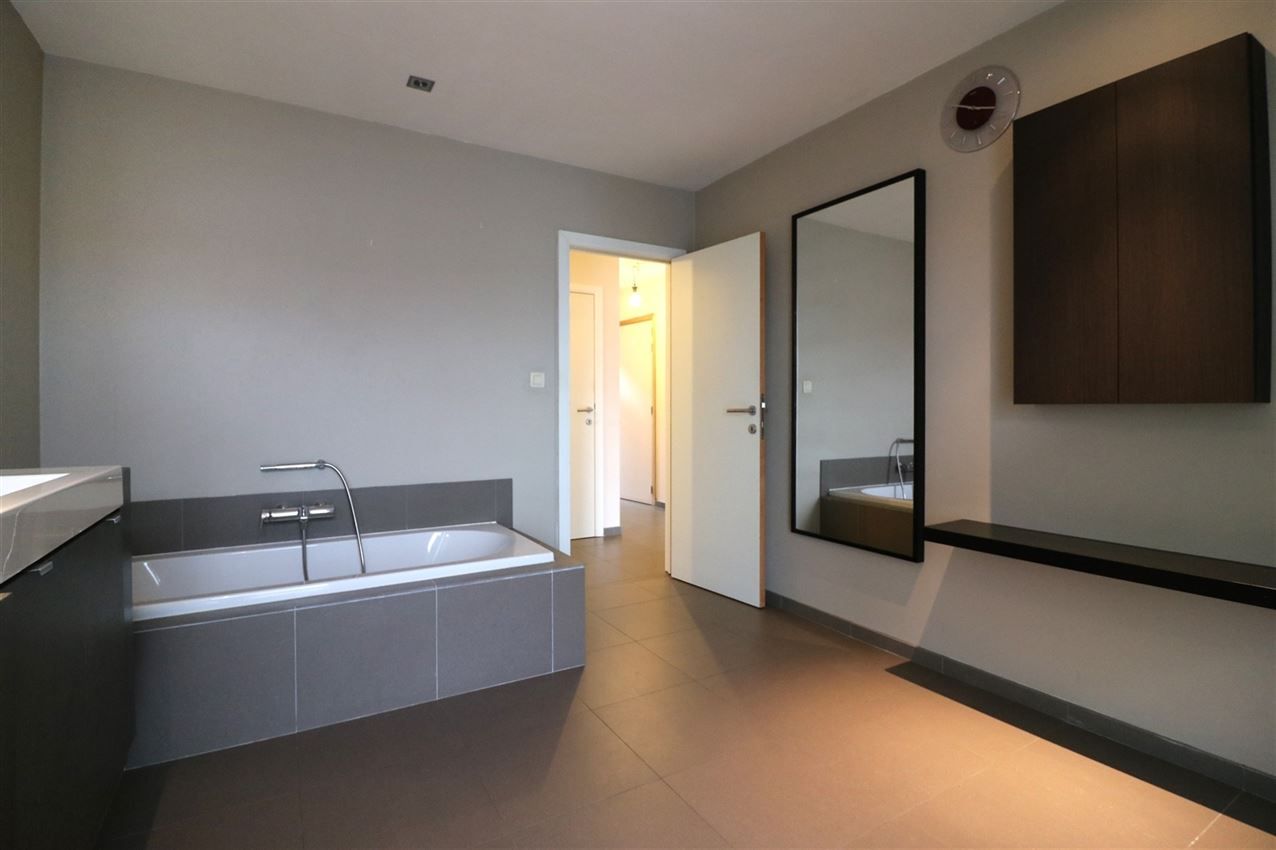 Fraaie loft met 3 slpk. en  twee autostaanplaatsen foto 17