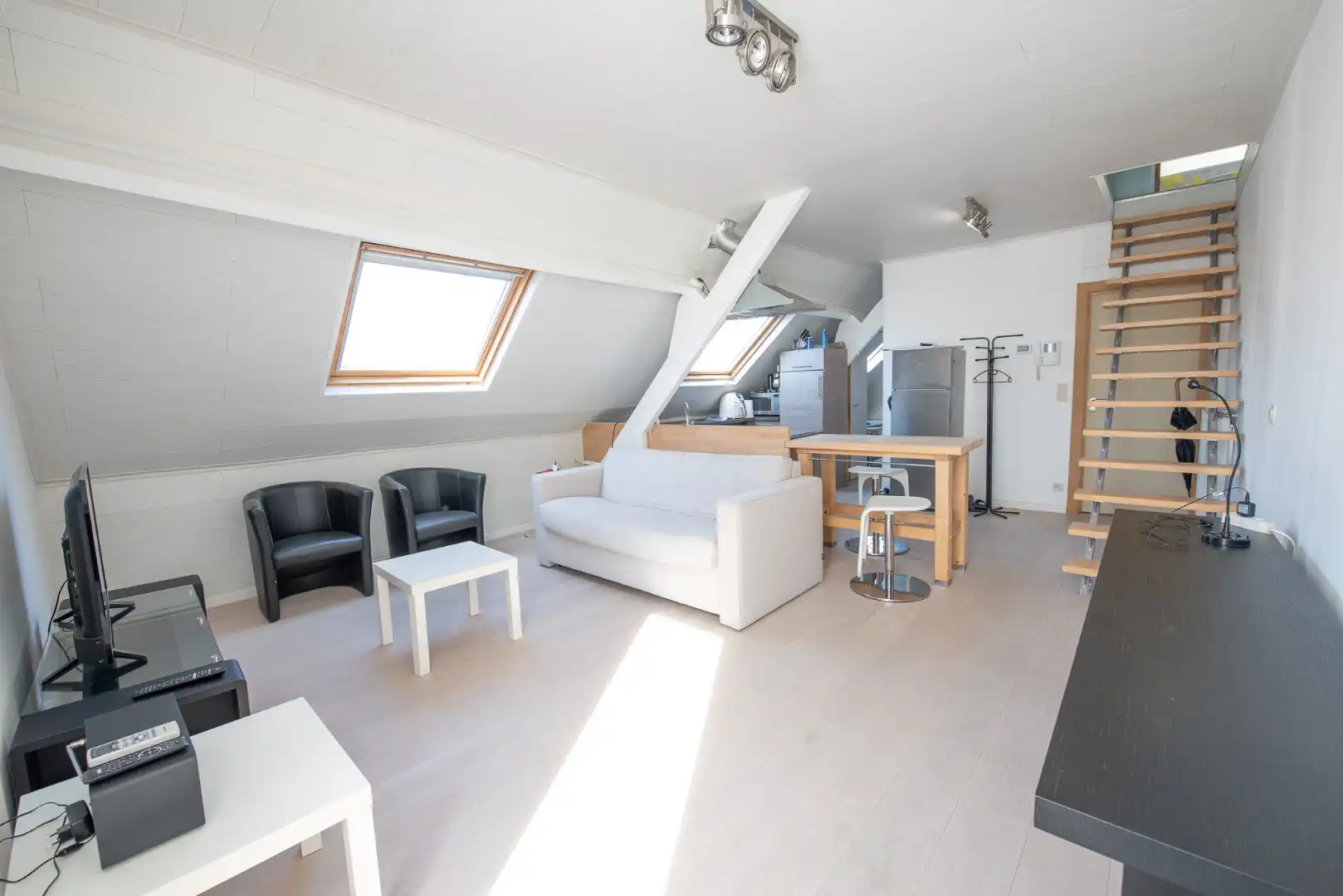 Te koop: gezellig dakappartement met ruim zonneterras in het hart van Waregem! foto 4