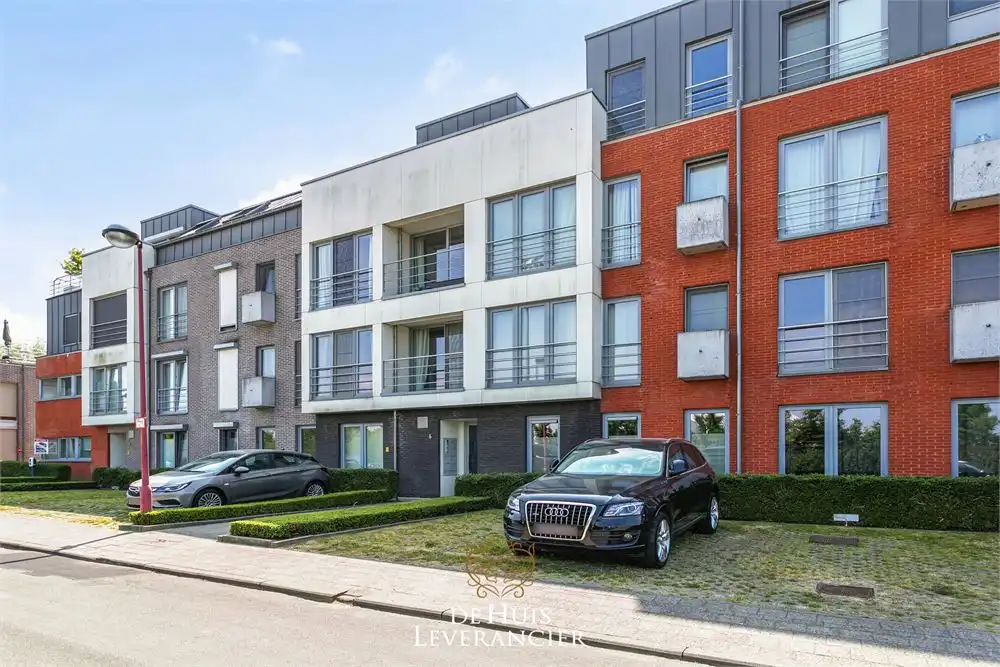 Energiezuinig modern appartement met lift en terras foto {{pictureIndex}}