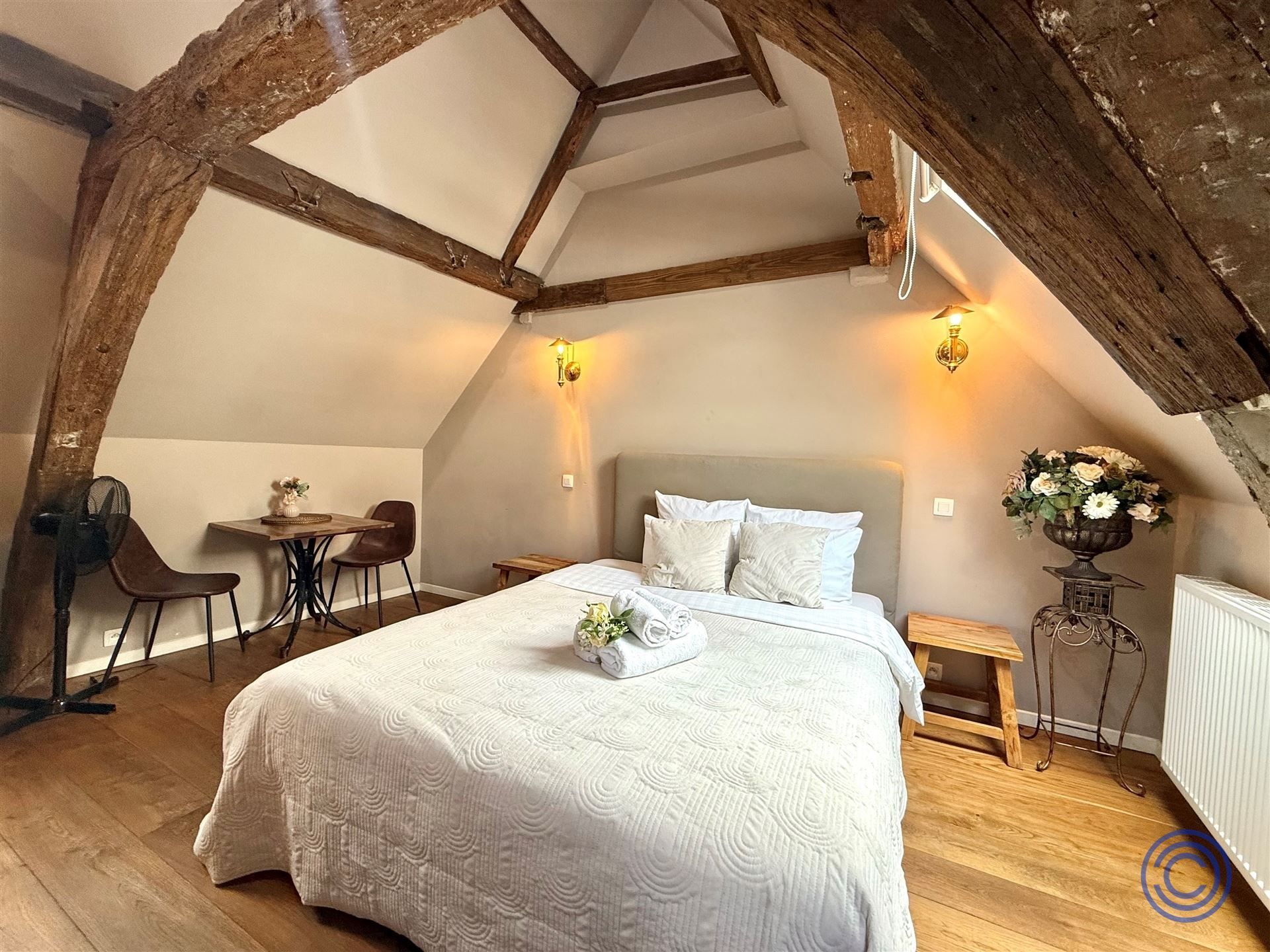 Vergund en instapklaar pand met handelspand en 4 studio's voor Airbnb! foto 2