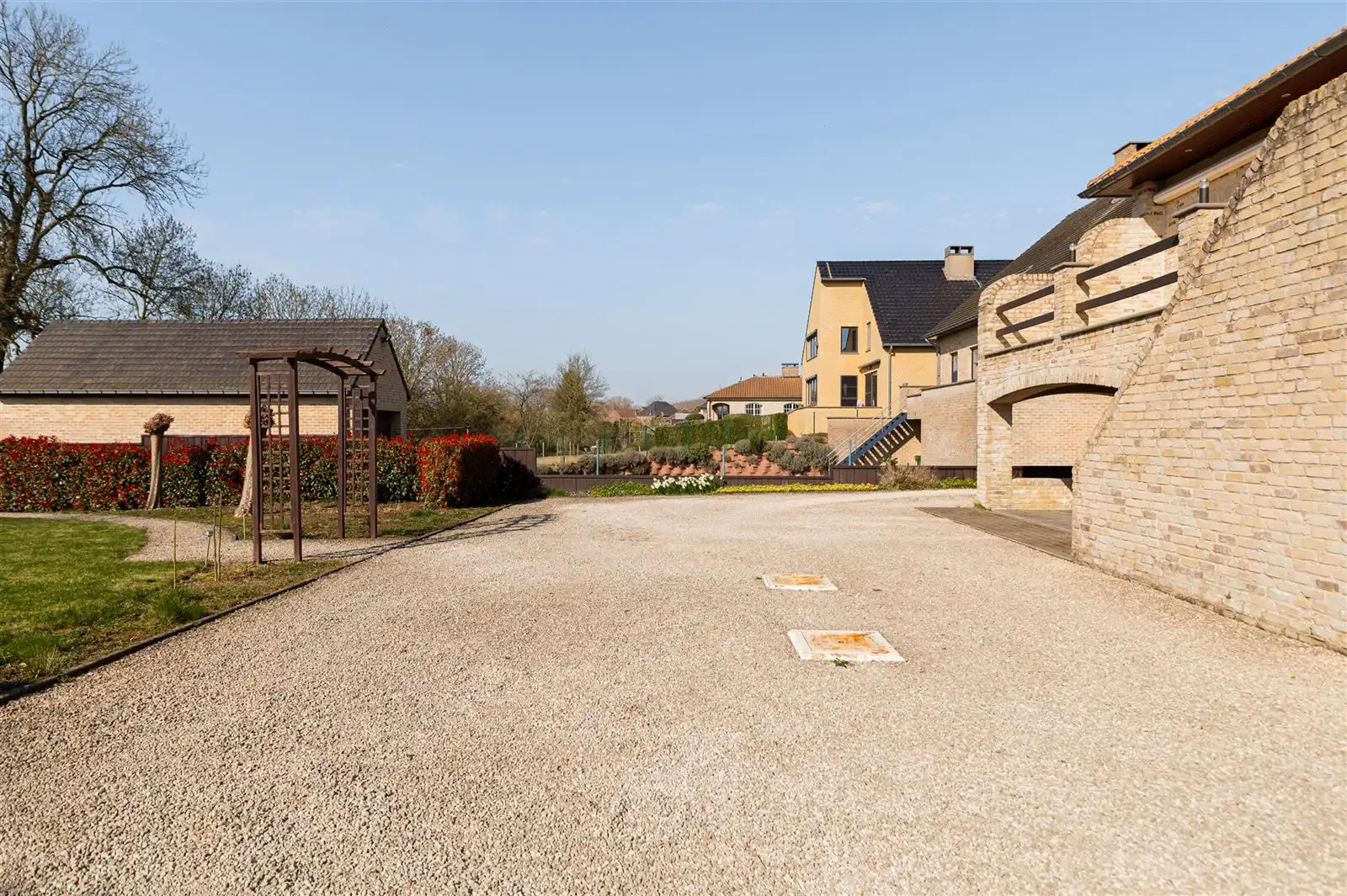 Ruime lichtrijke villa met tuin op 15are50 foto 27