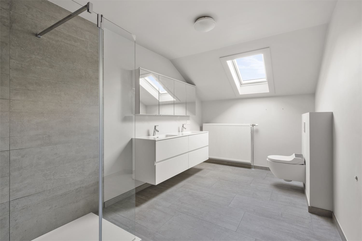 GERENOVEERDE WONING MET ADEMBENEMENDE VERGEZICHTEN foto 20