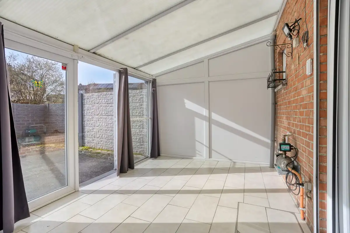 Instapklare gezinswoning in goed gelegen woonwijk foto 8