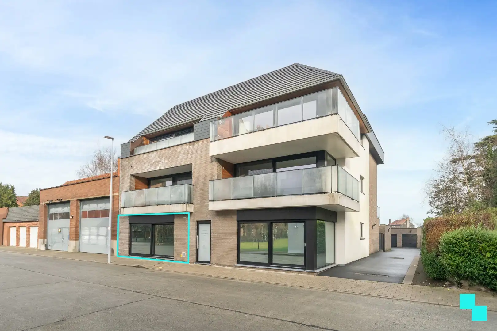 Recent gelijkvloers appartement (112m²) met garagebox - Roeselare foto {{pictureIndex}}
