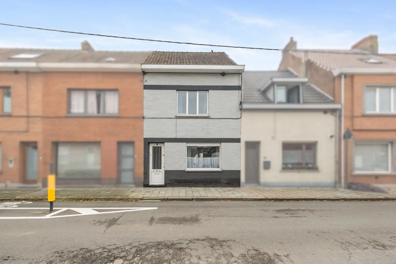 Charmante starterswoning met tuin in Flora, Merelbeke. foto {{pictureIndex}}