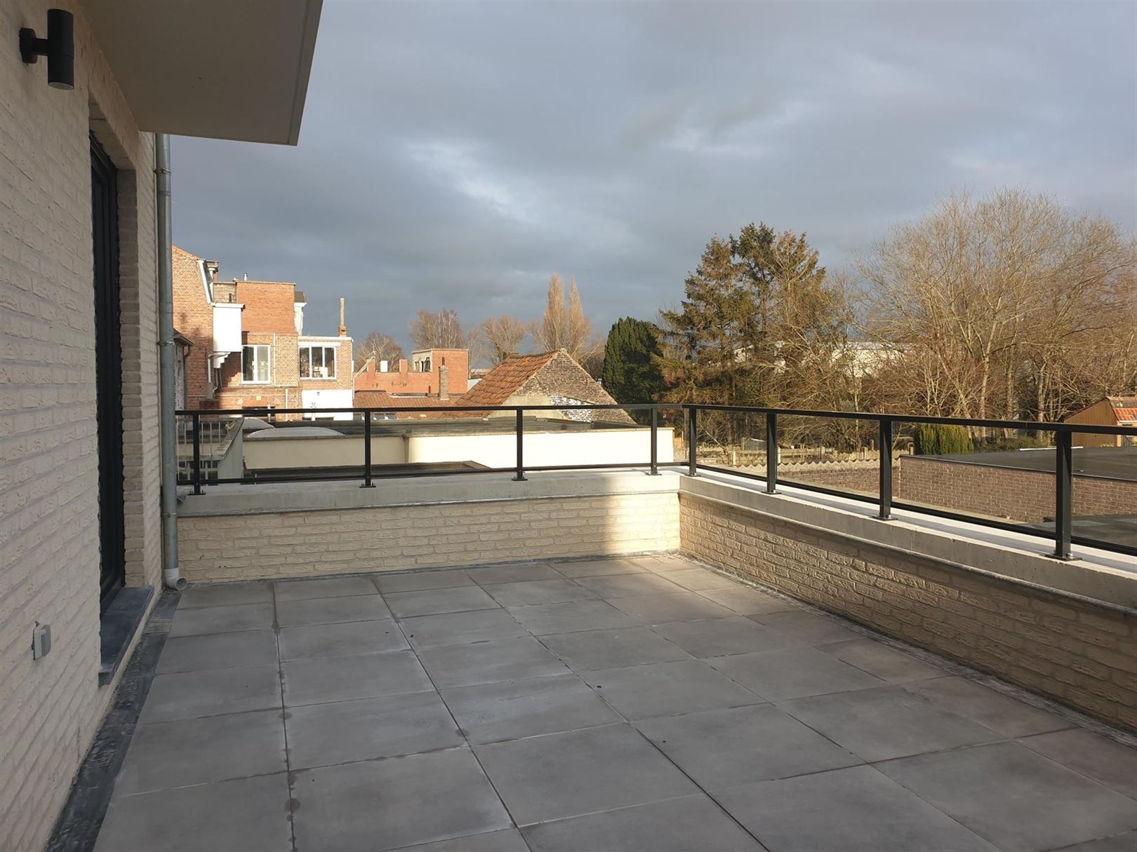 VOLLEDIG OPGESCHILDERD NIEUWBOUWAPPARTEMENT MET TWEE SLAAPKAMERS EN TWEE TERRASSEN foto 7