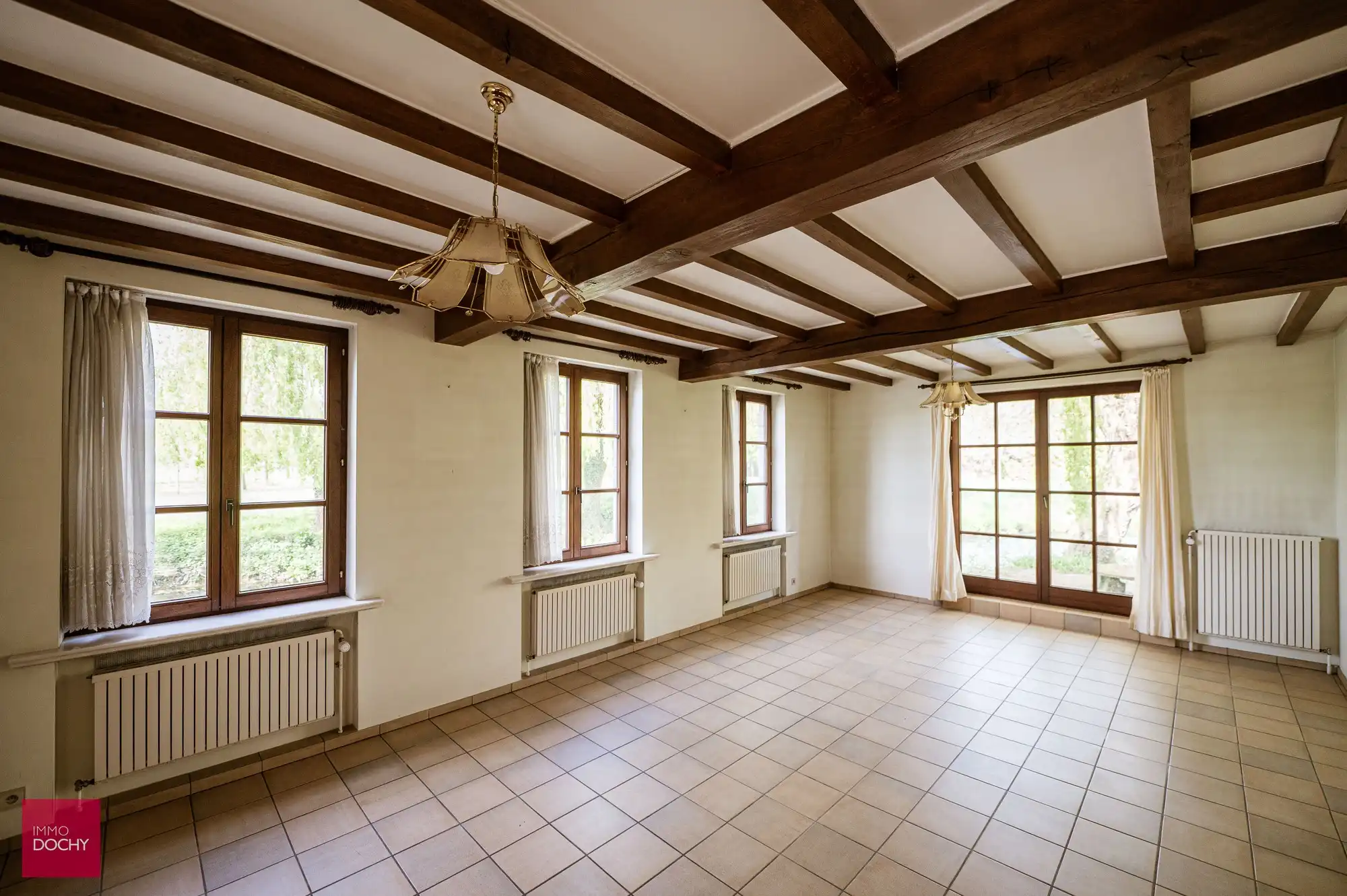 Historische omwalde hoeve met verschillende bijgebouwen foto 17