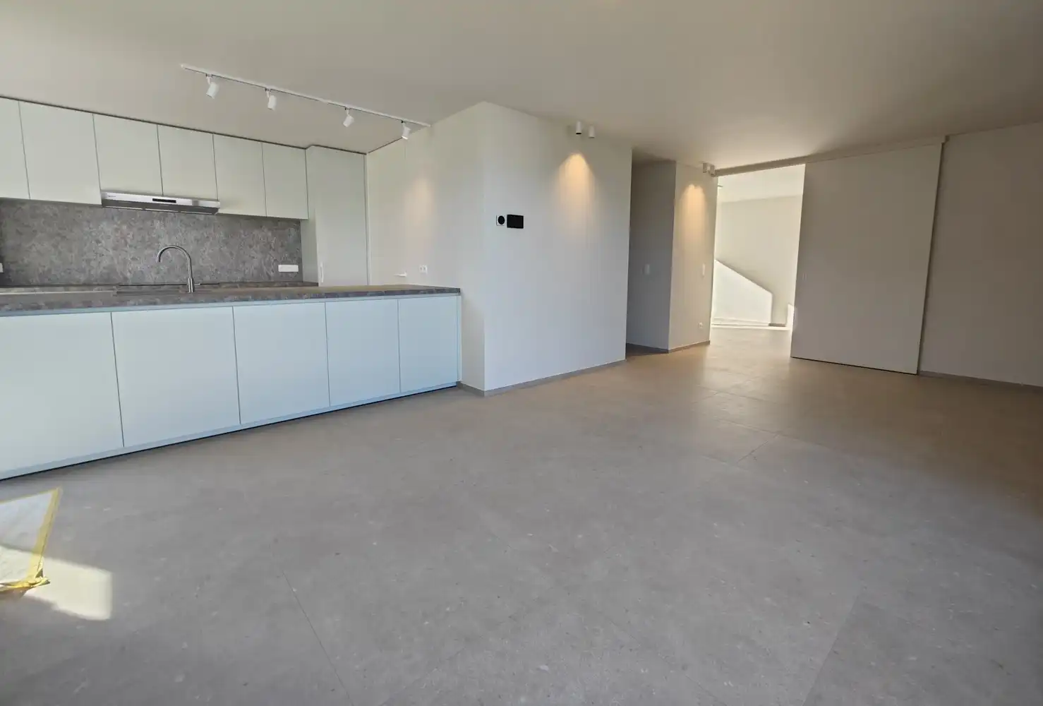 High-end nieuwbouw-duplex met ruim terras, parking en ruime buitenberging foto 10