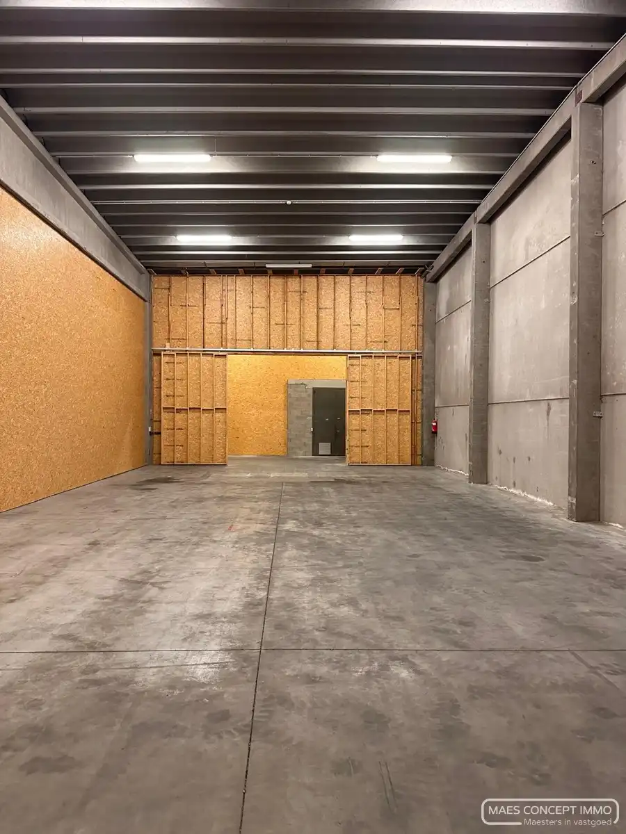 Opslagruimte van 220 m²&nbsp;te huur in Zwevegem foto 3