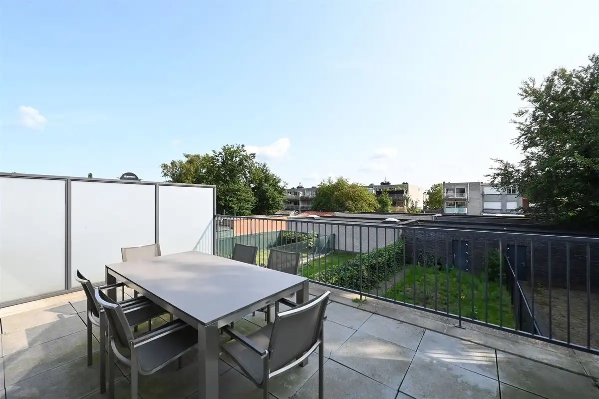 Appartement met 2 slaapkamers, groot terras en garage foto 6