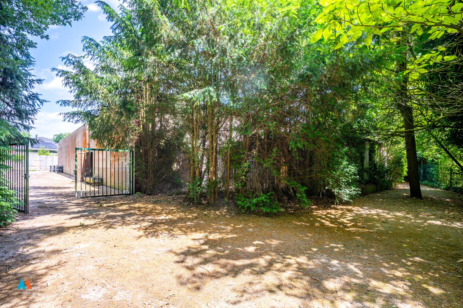 Garagebedrijf met woonst foto 22