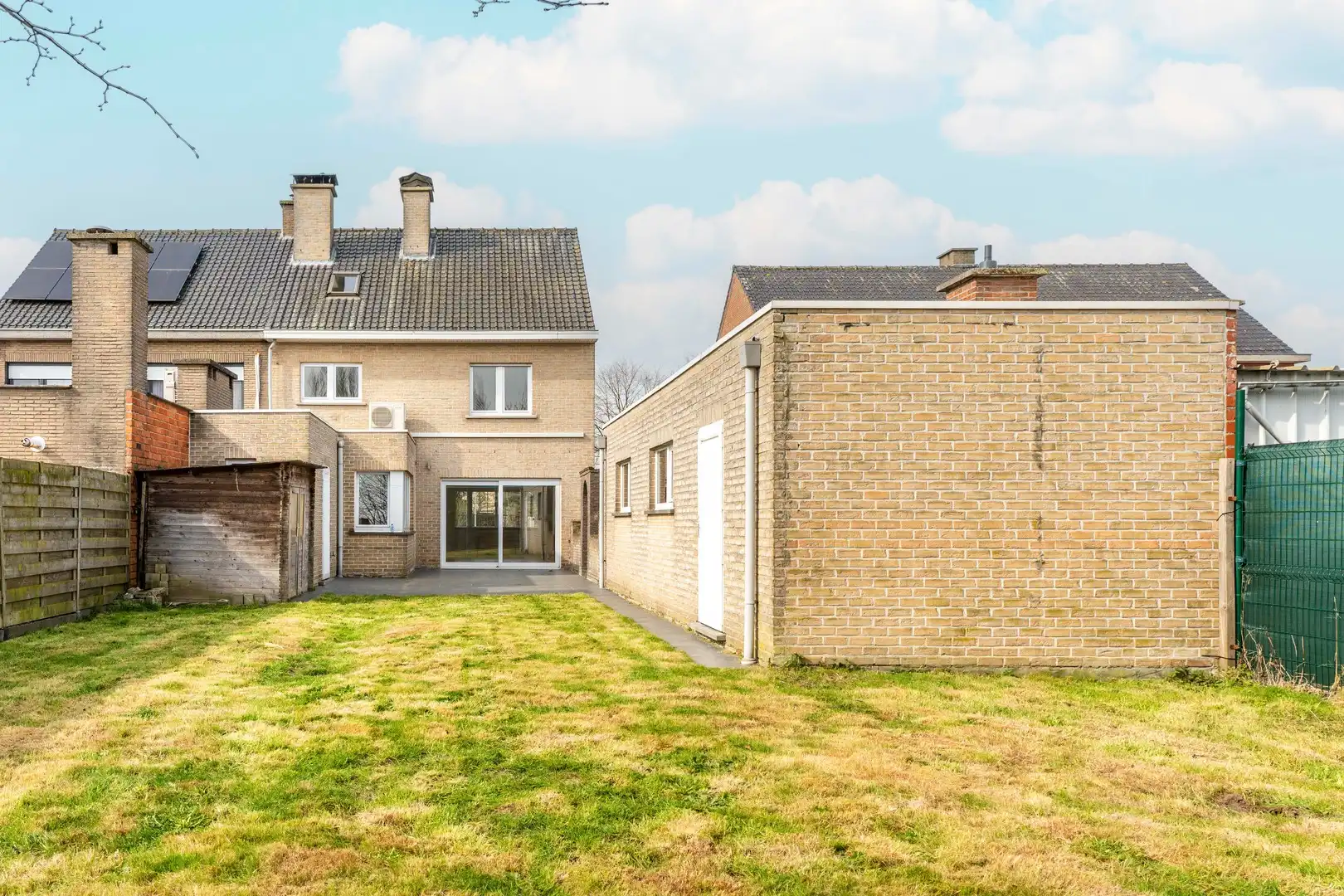 Ruime half open bebouwing in het centrum foto 23