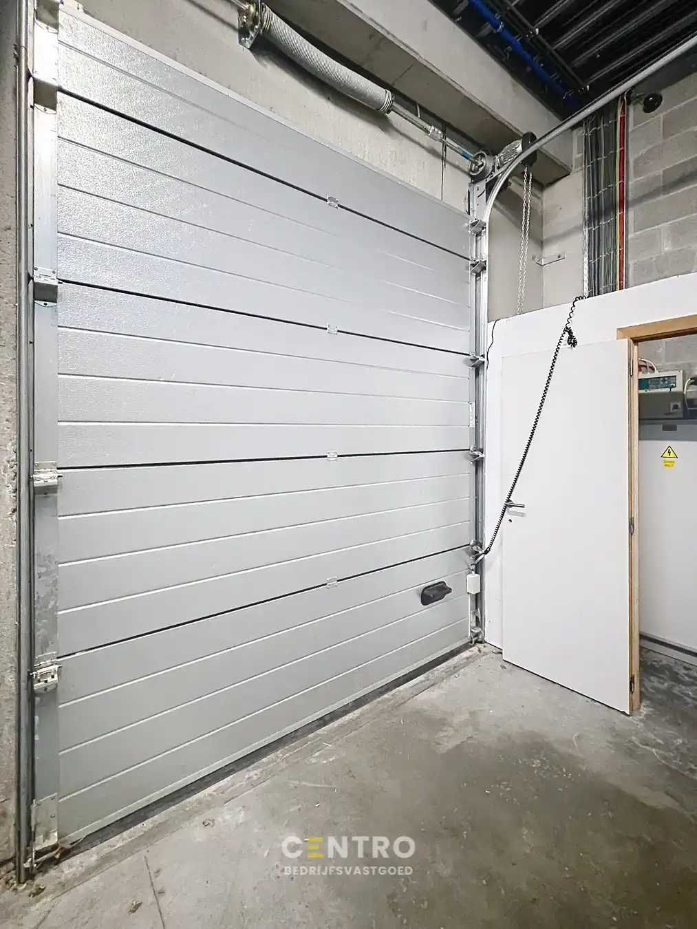 Multifunctioneel bedrijfspand (binnenrecreatie, toonzaal, winkel, opslag,...) van 782m² met 40 parkeerplaatsen op eigen terrein te Bavikhove (Harelbeke). foto 29